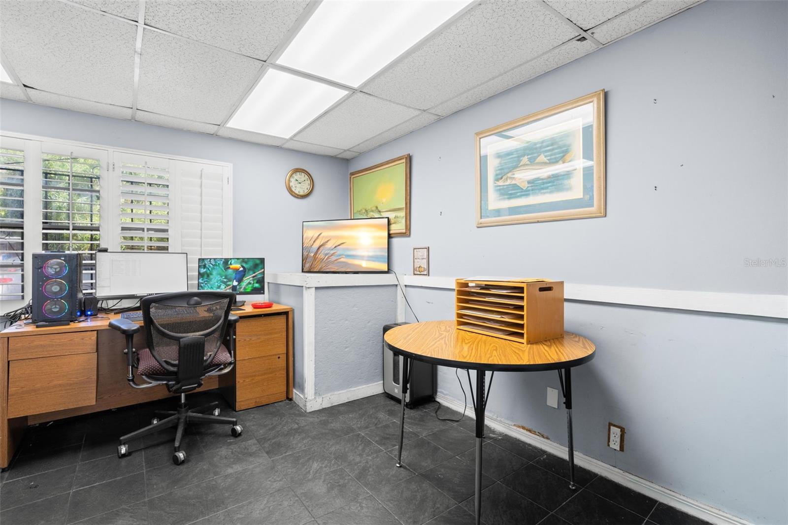 OAKFORD - Commercial Sale