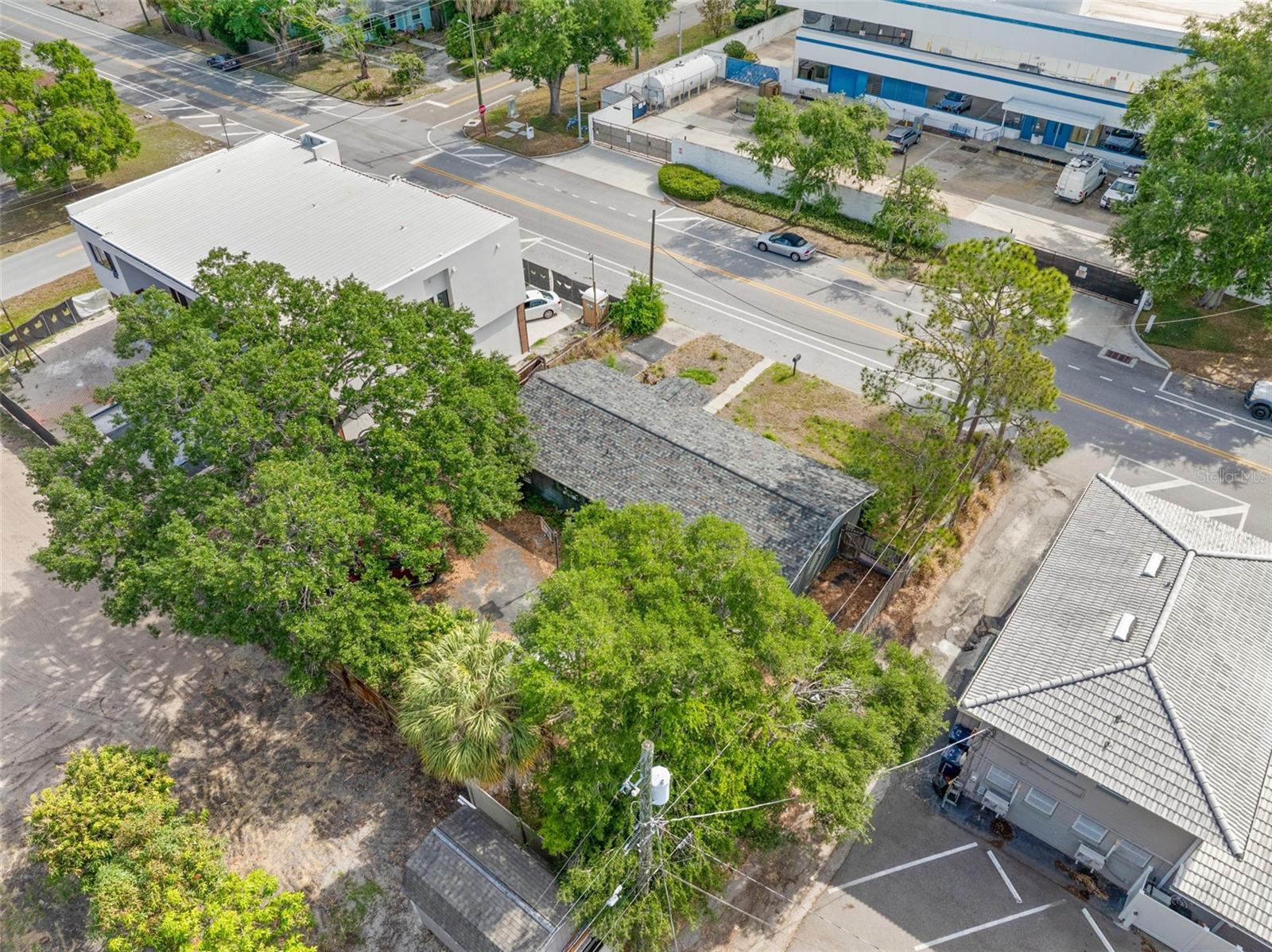 OAKFORD - Commercial Sale