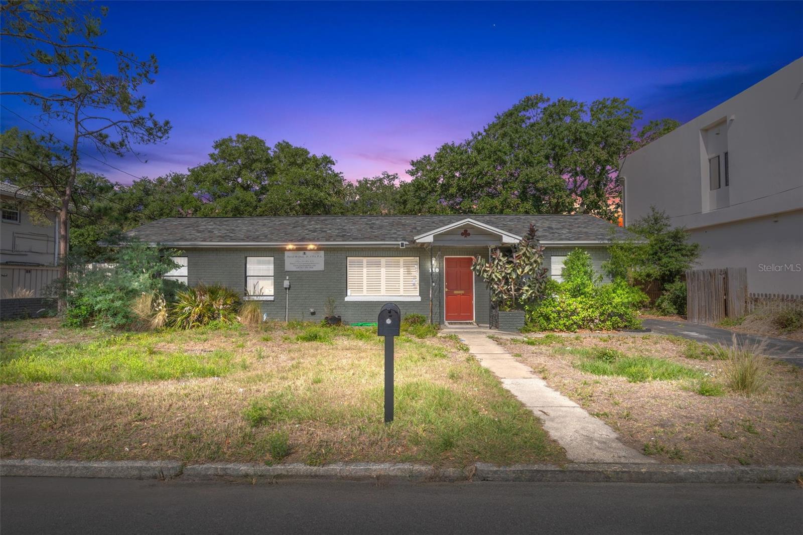 OAKFORD - Commercial Sale