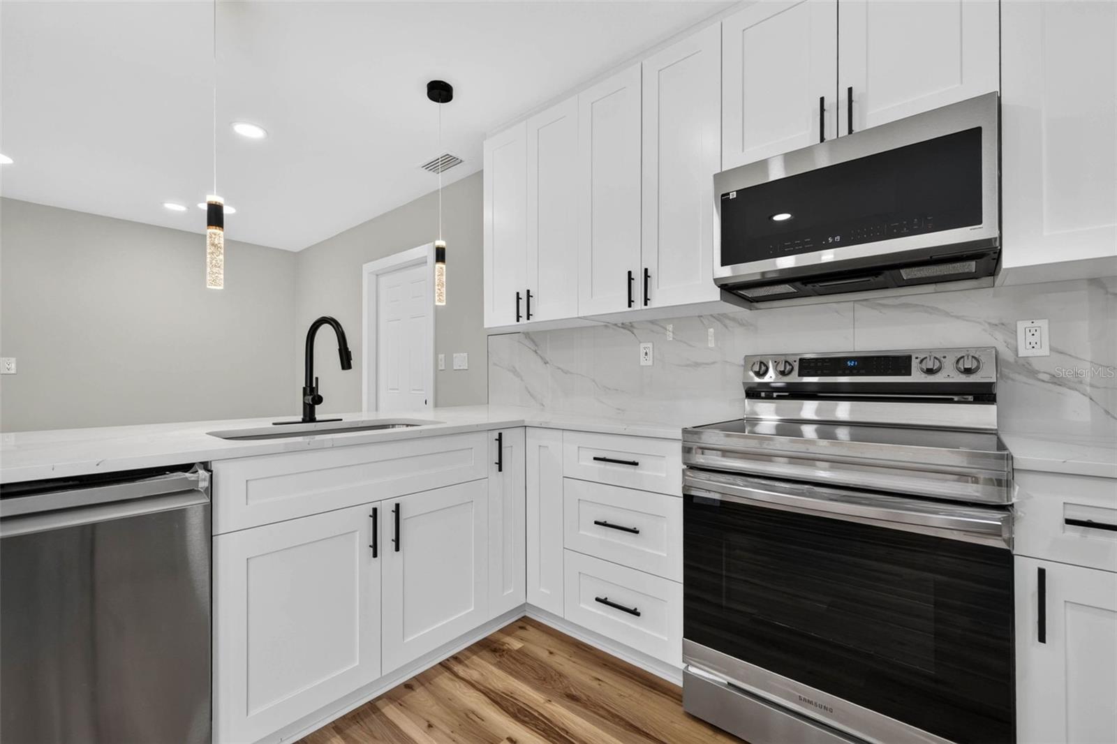 SHORE ACRES BUTTERFLY LAKE REP - Residential