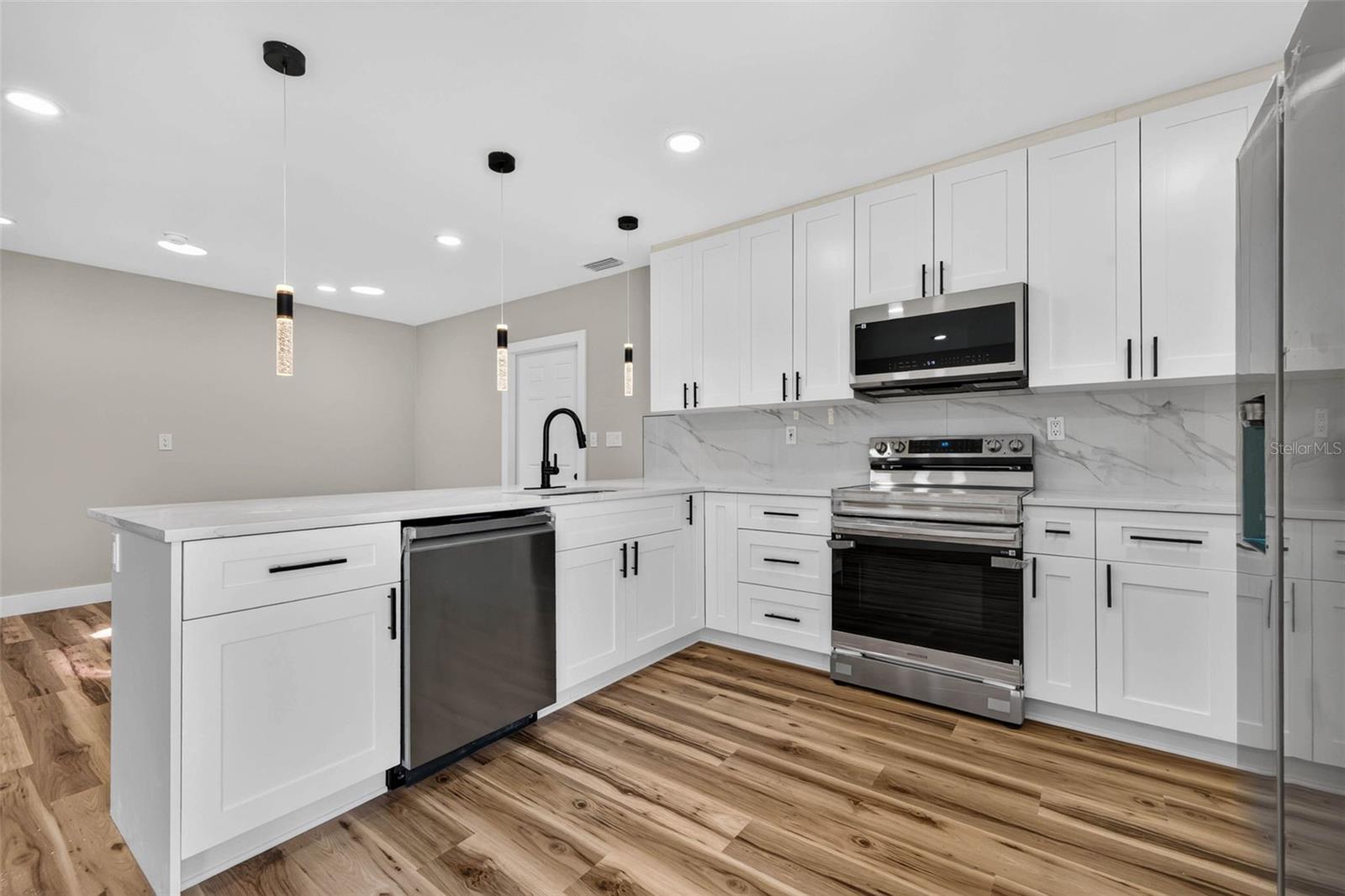 SHORE ACRES BUTTERFLY LAKE REP - Residential