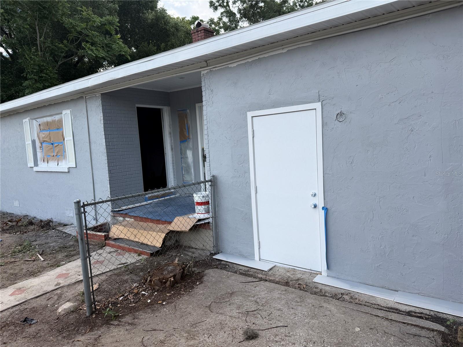 SPACIOUS 5/3 IN BELLEVIEW, FL. FRESHLY PAINTED INTERIOR AND EXTERIOR. FULLY RENOVATED, NEW LAMINATE FLOORING THROUGHOUT. PLENTY OF PARKING. TENANT RESPONSIBLE FOR ALL UTILITIES AND MAINTAINING LAWN MONTHLY. PET FRIENDLY, VOUCHER WELCOME. CREDIT AND BACKGROUND REQUIRED. MONTHLY HOUSEHOLD INCOME MUST EQUAL 2XS THE RENT RATE.