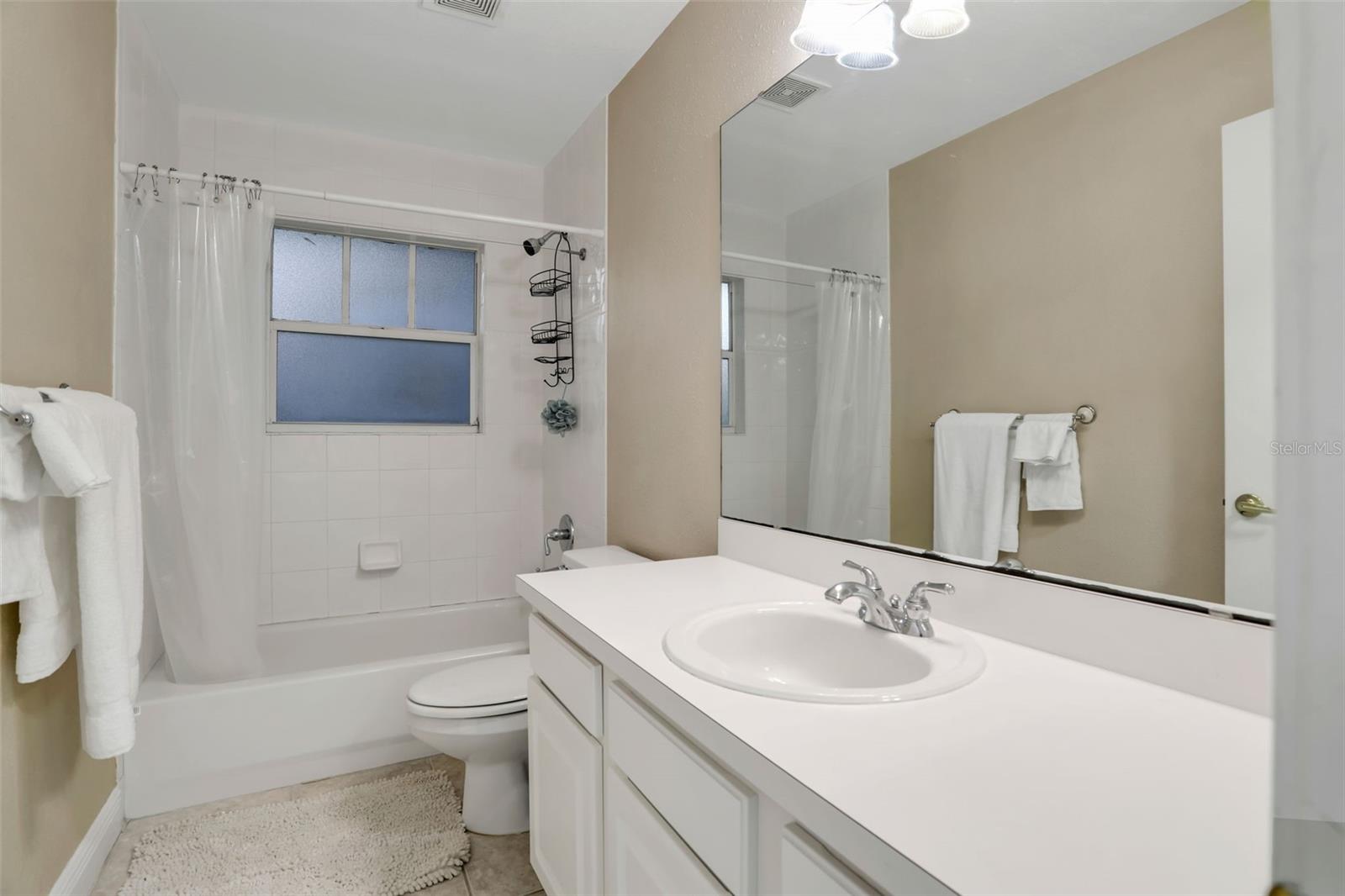 LAKE LAWSONA PLACE - Residential Lease