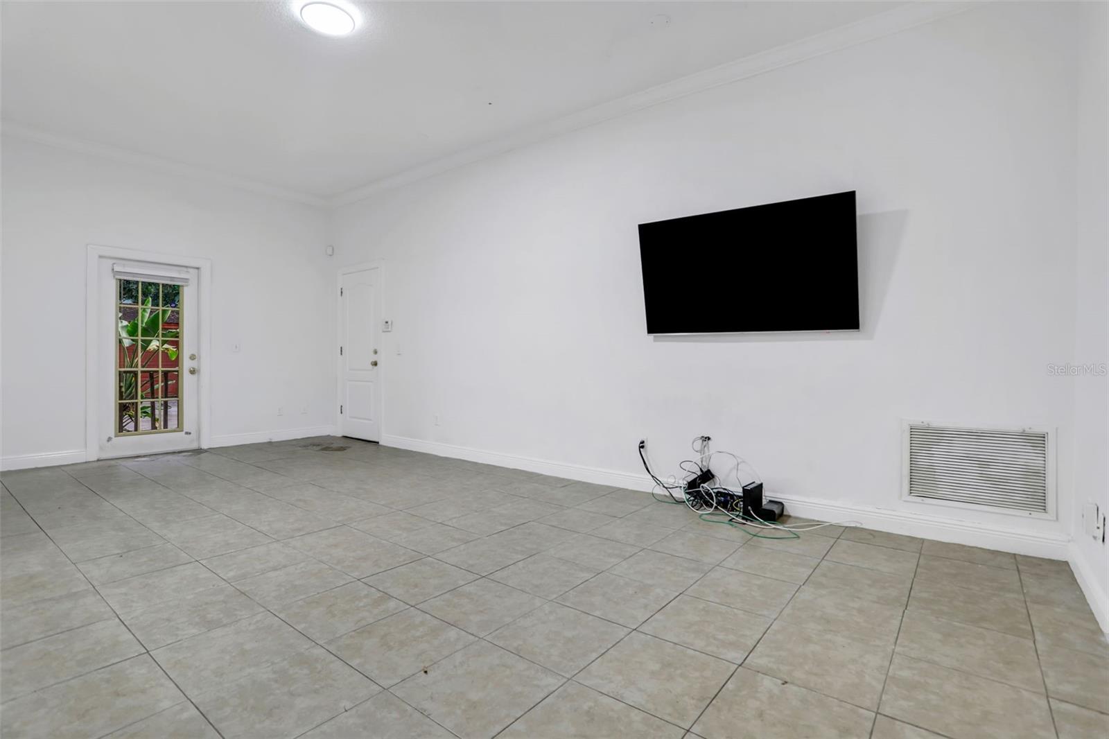 LAKE LAWSONA PLACE - Residential Lease