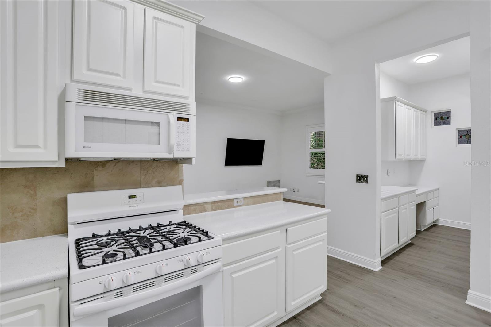 LAKE LAWSONA PLACE - Residential Lease