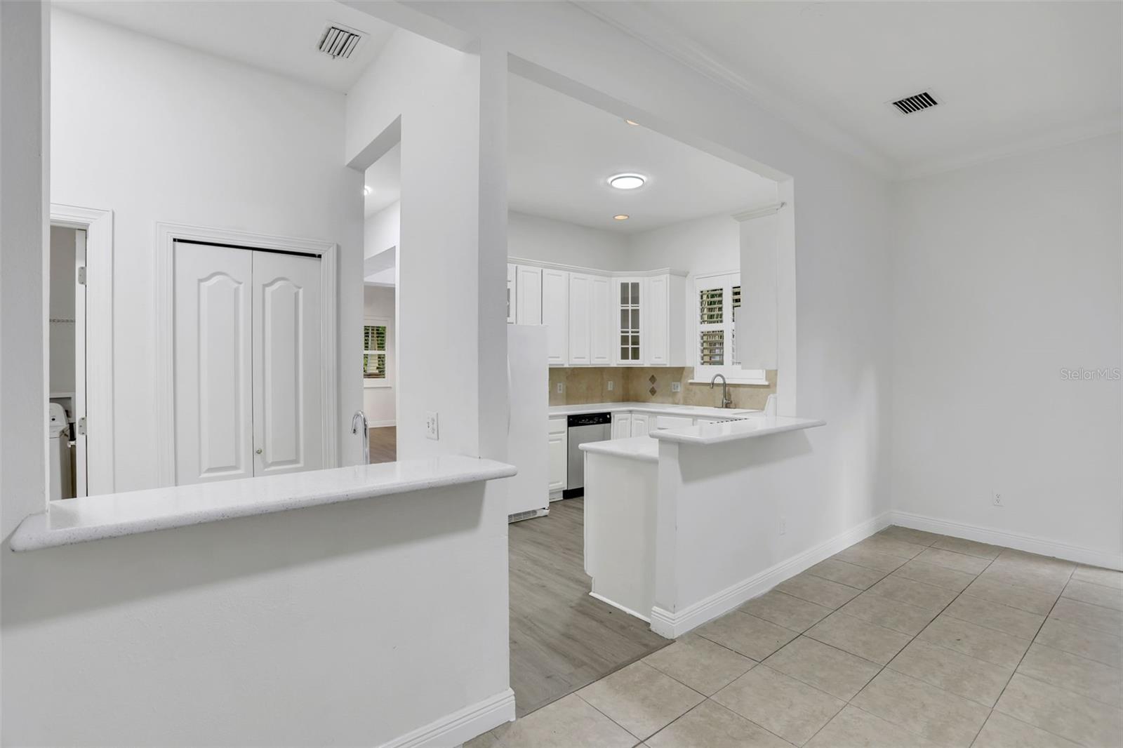 LAKE LAWSONA PLACE - Residential Lease