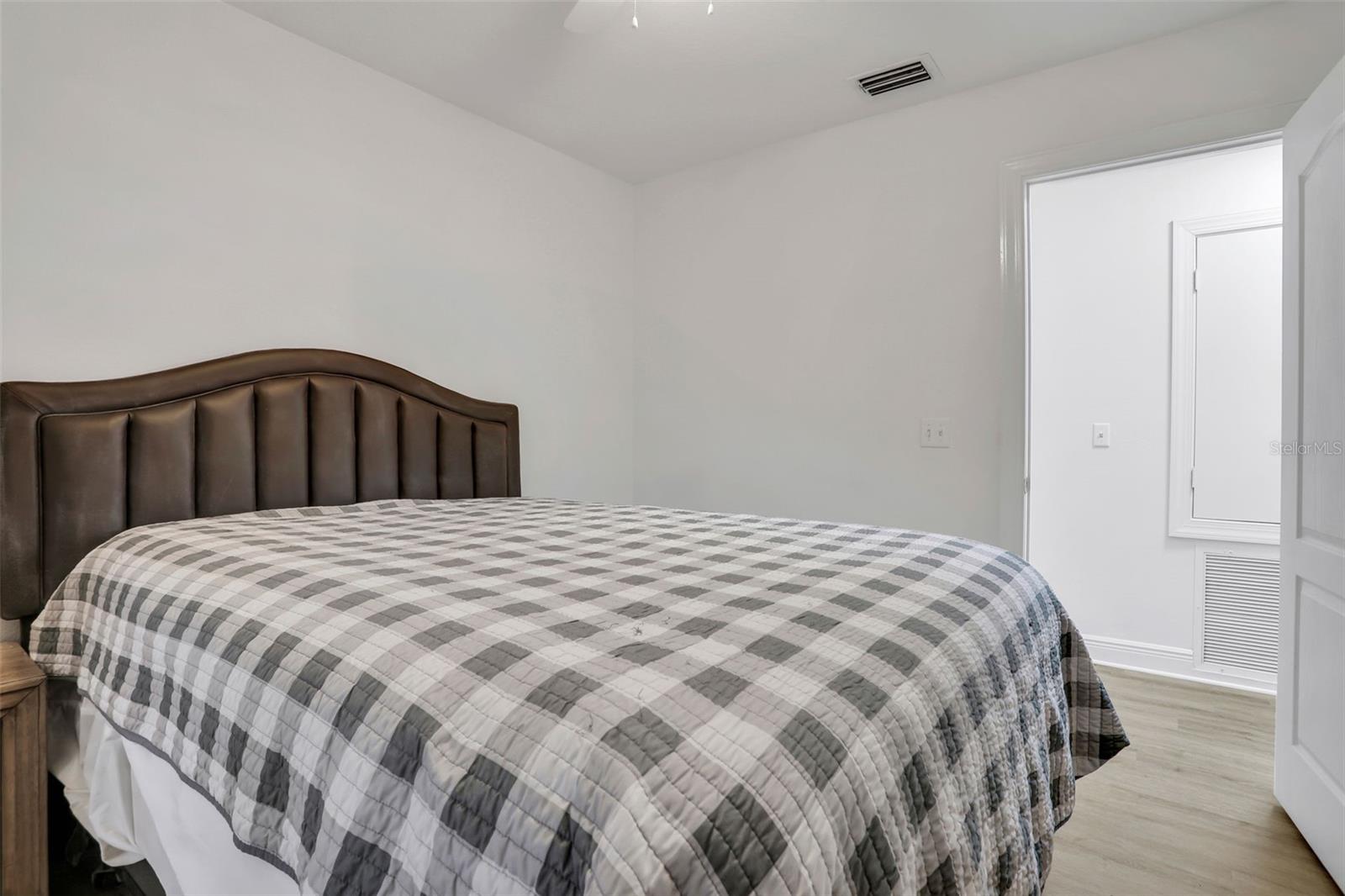 LAKE LAWSONA PLACE - Residential Lease