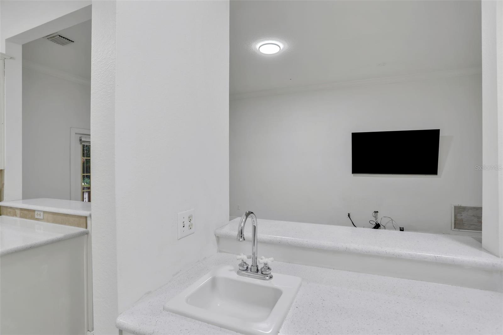LAKE LAWSONA PLACE - Residential Lease
