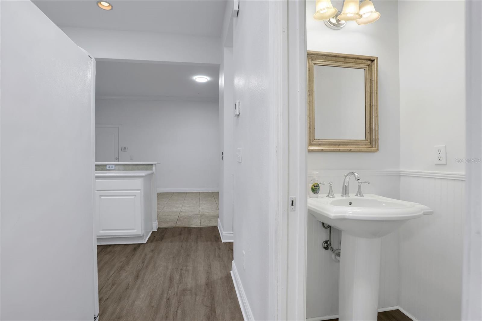 LAKE LAWSONA PLACE - Residential Lease