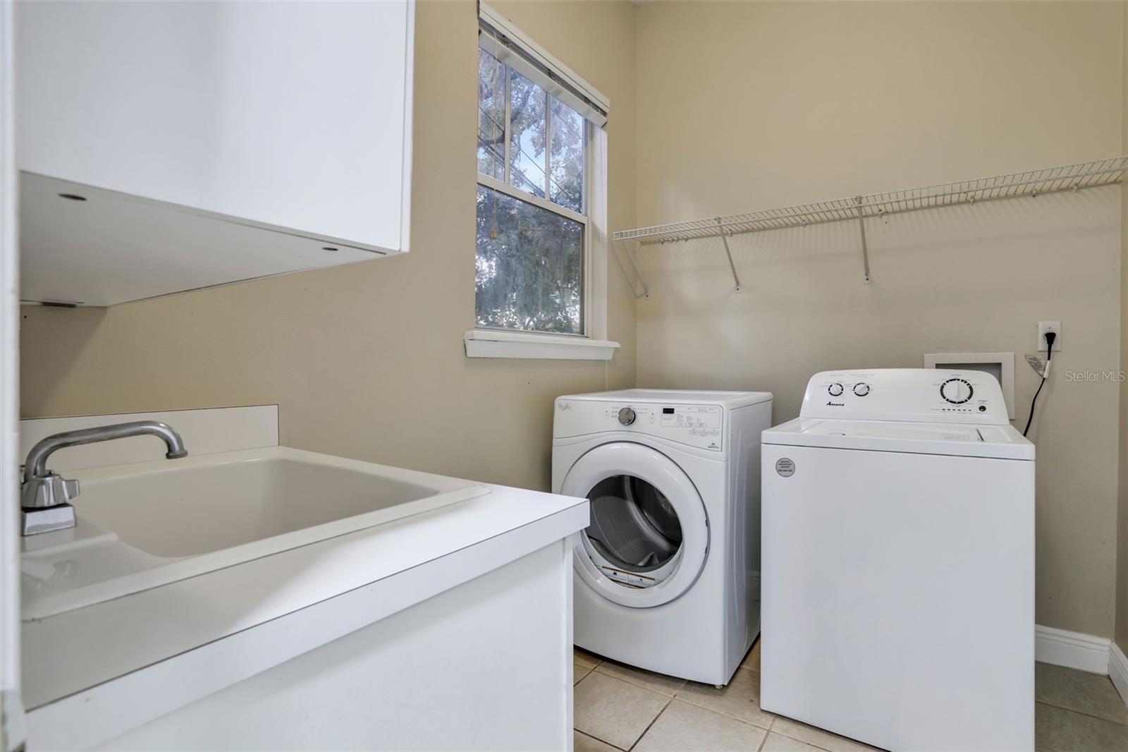 LAKE LAWSONA PLACE - Residential Lease