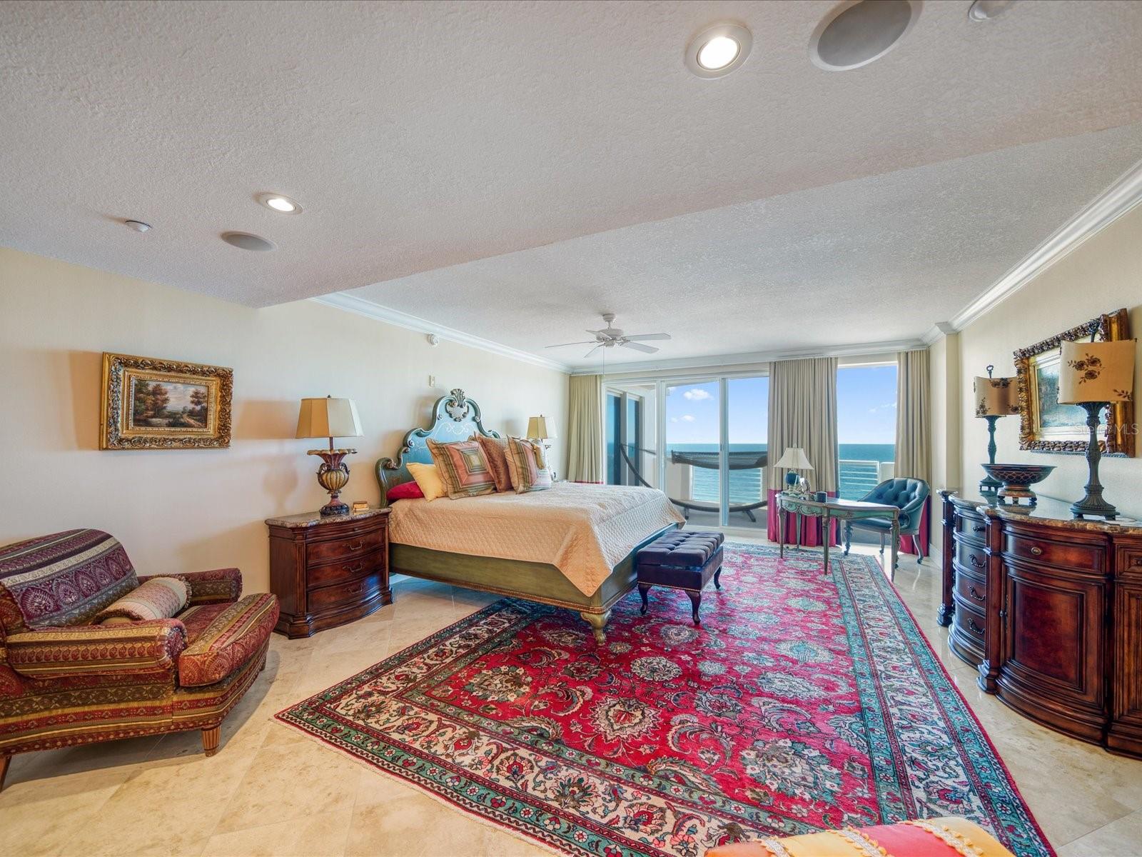 UTOPIA CONDO - Residential
