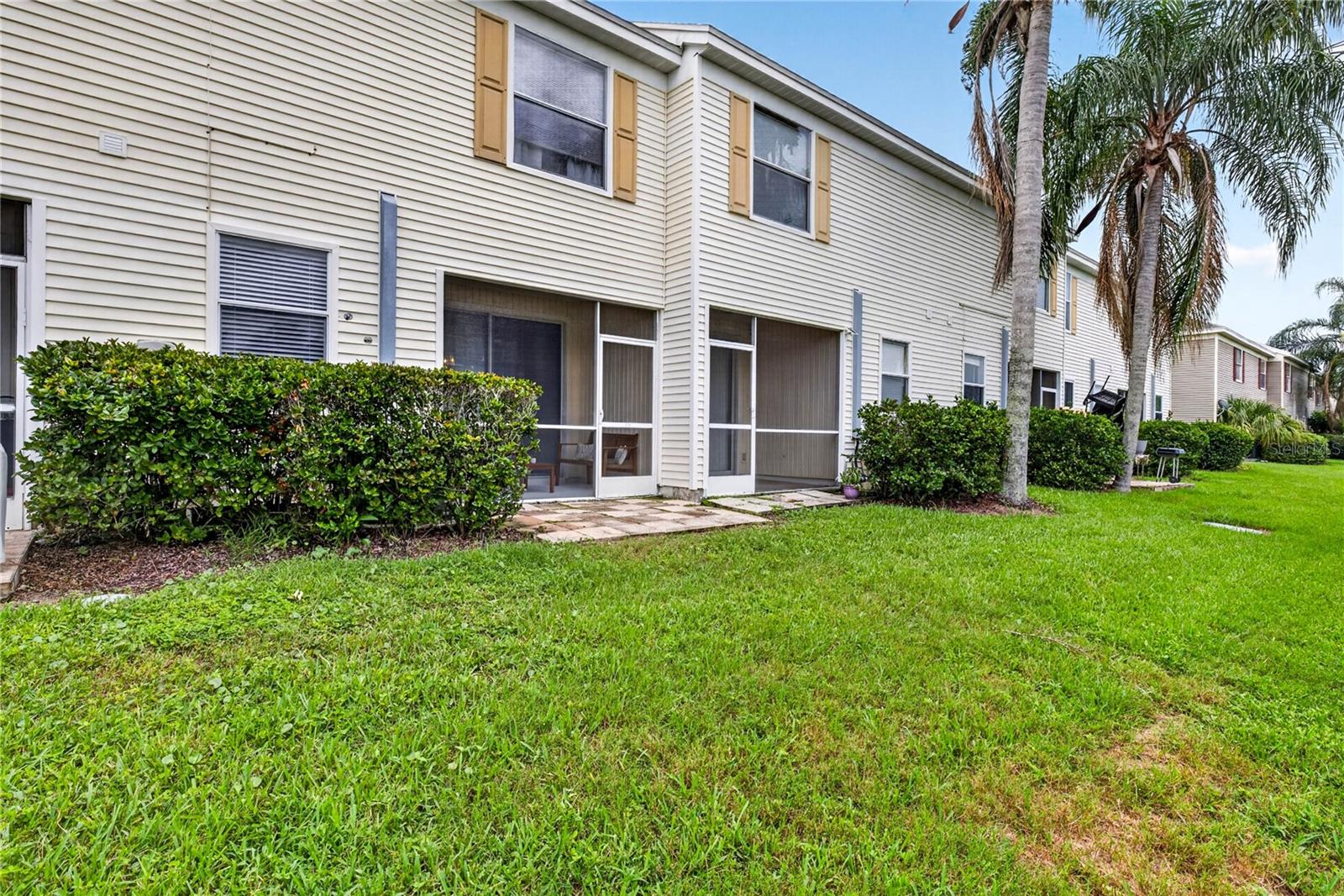 COUNTRY CHASE - Residential