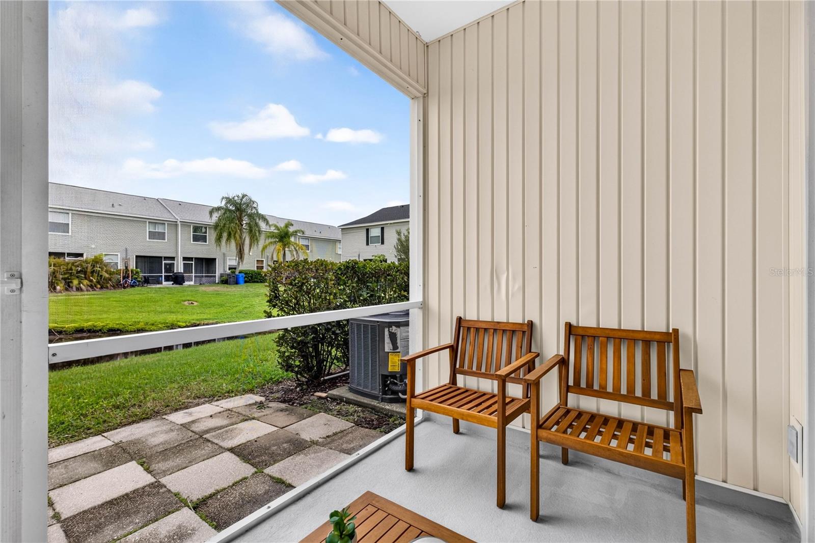 COUNTRY CHASE - Residential