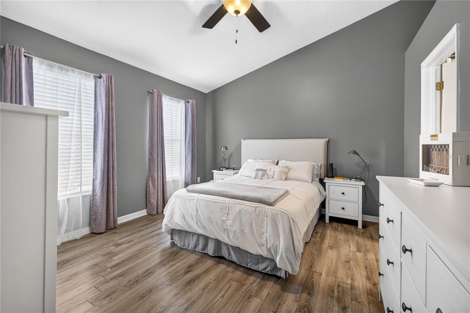COUNTRY CHASE - Residential