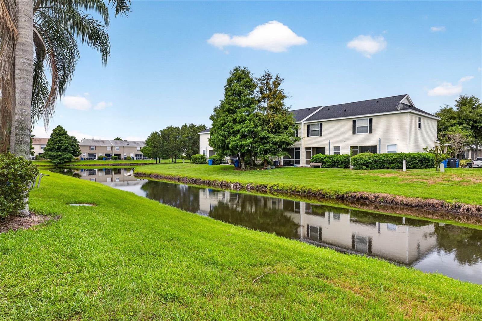COUNTRY CHASE - Residential