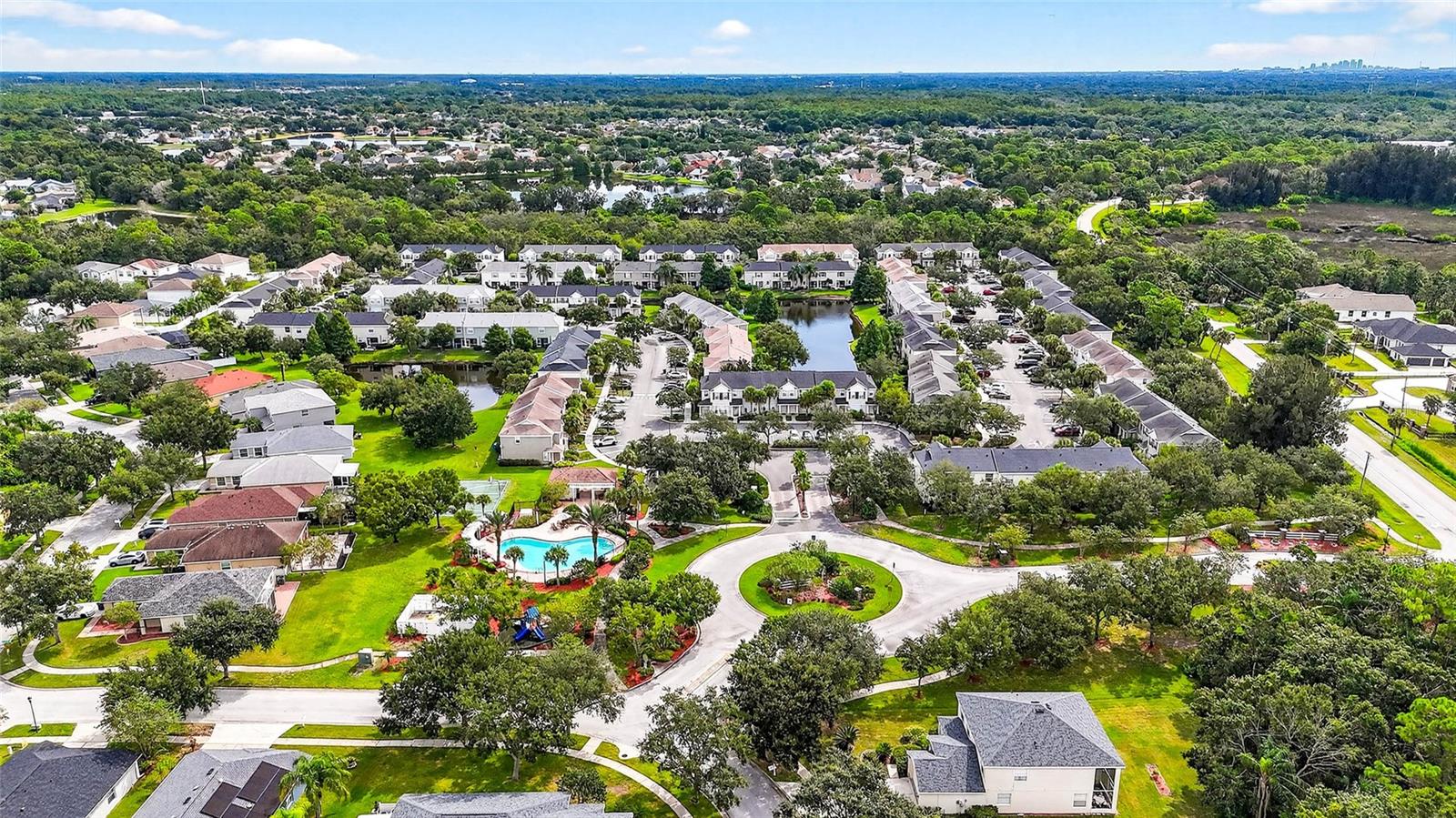 COUNTRY CHASE - Residential