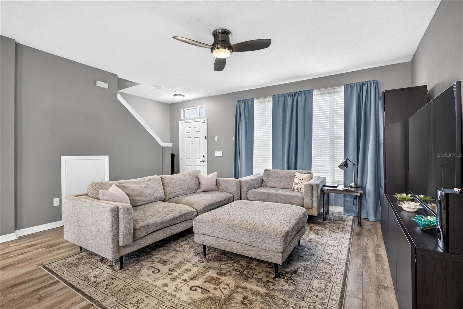 COUNTRY CHASE - Residential