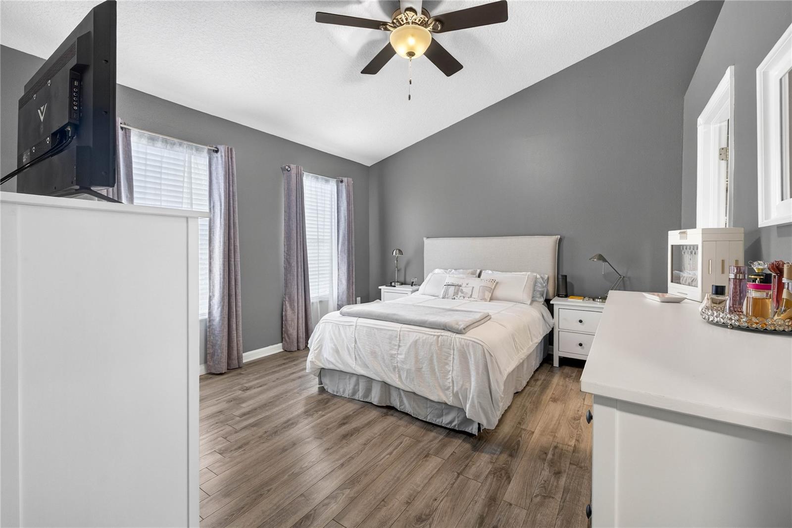 COUNTRY CHASE - Residential