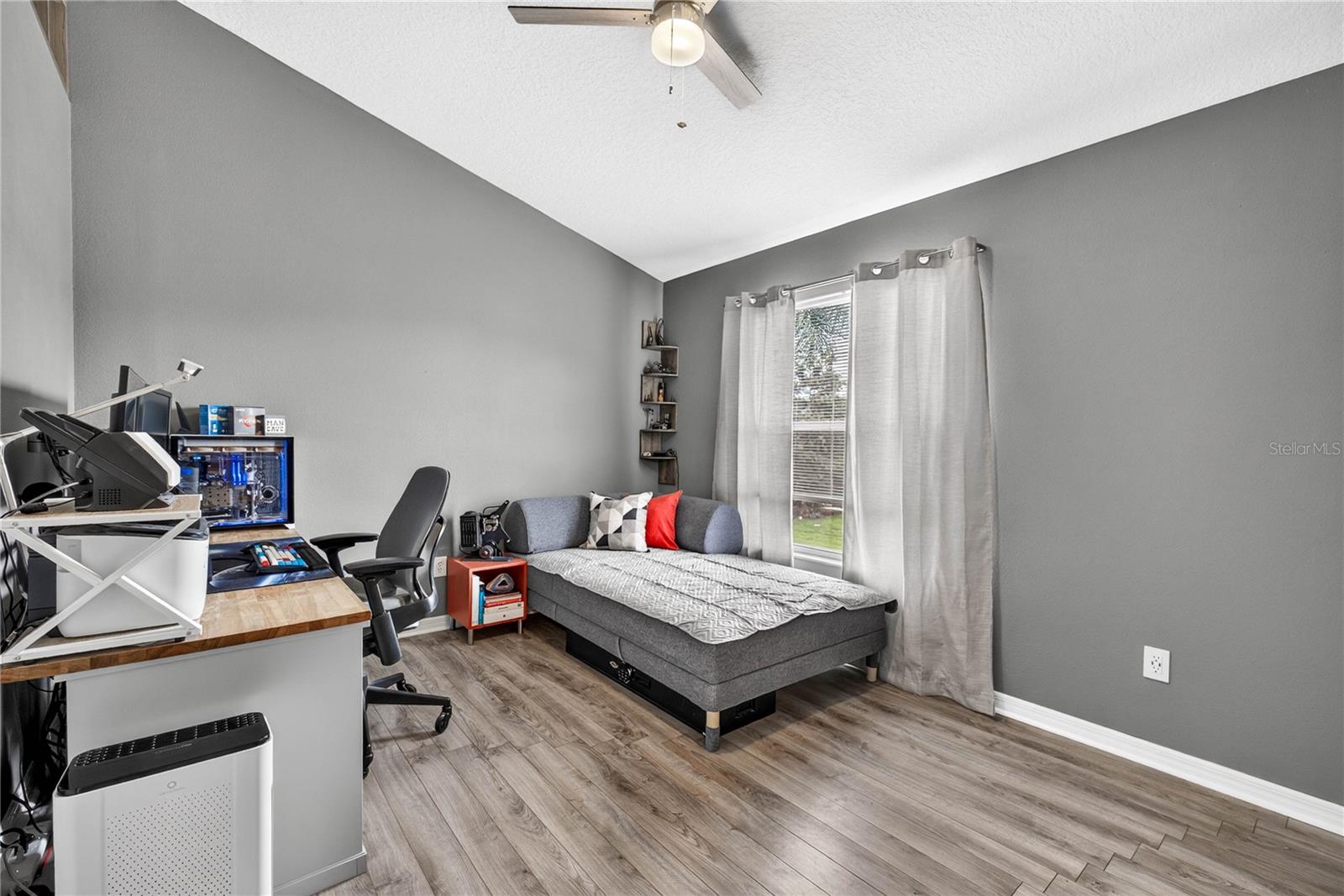 COUNTRY CHASE - Residential