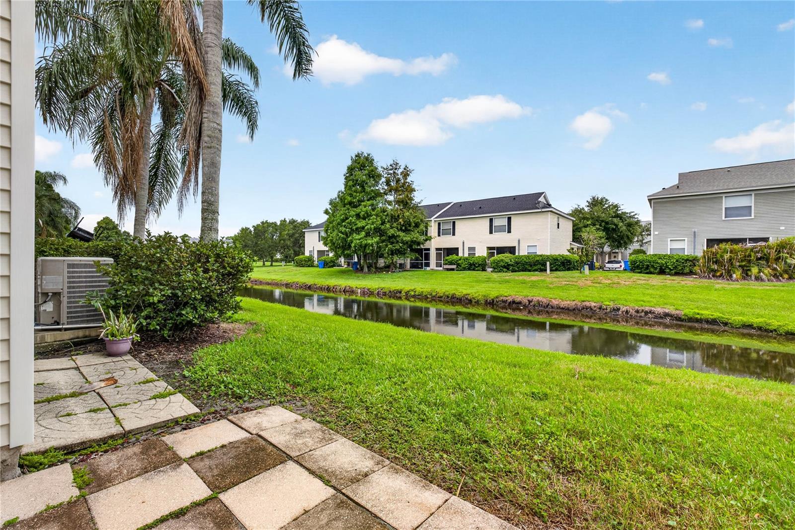 COUNTRY CHASE - Residential