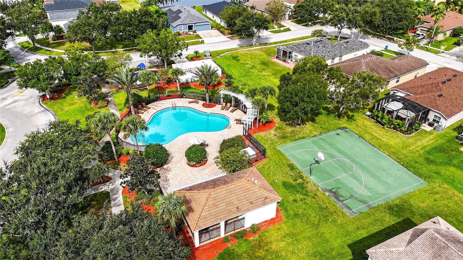 COUNTRY CHASE - Residential