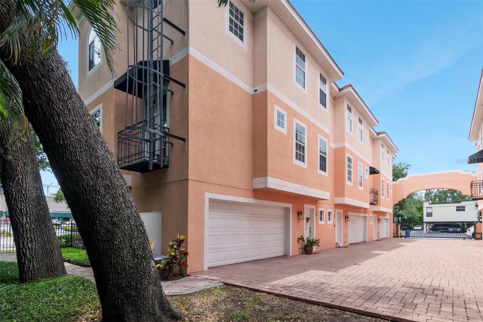 ALCAZAR CONDO - Residential