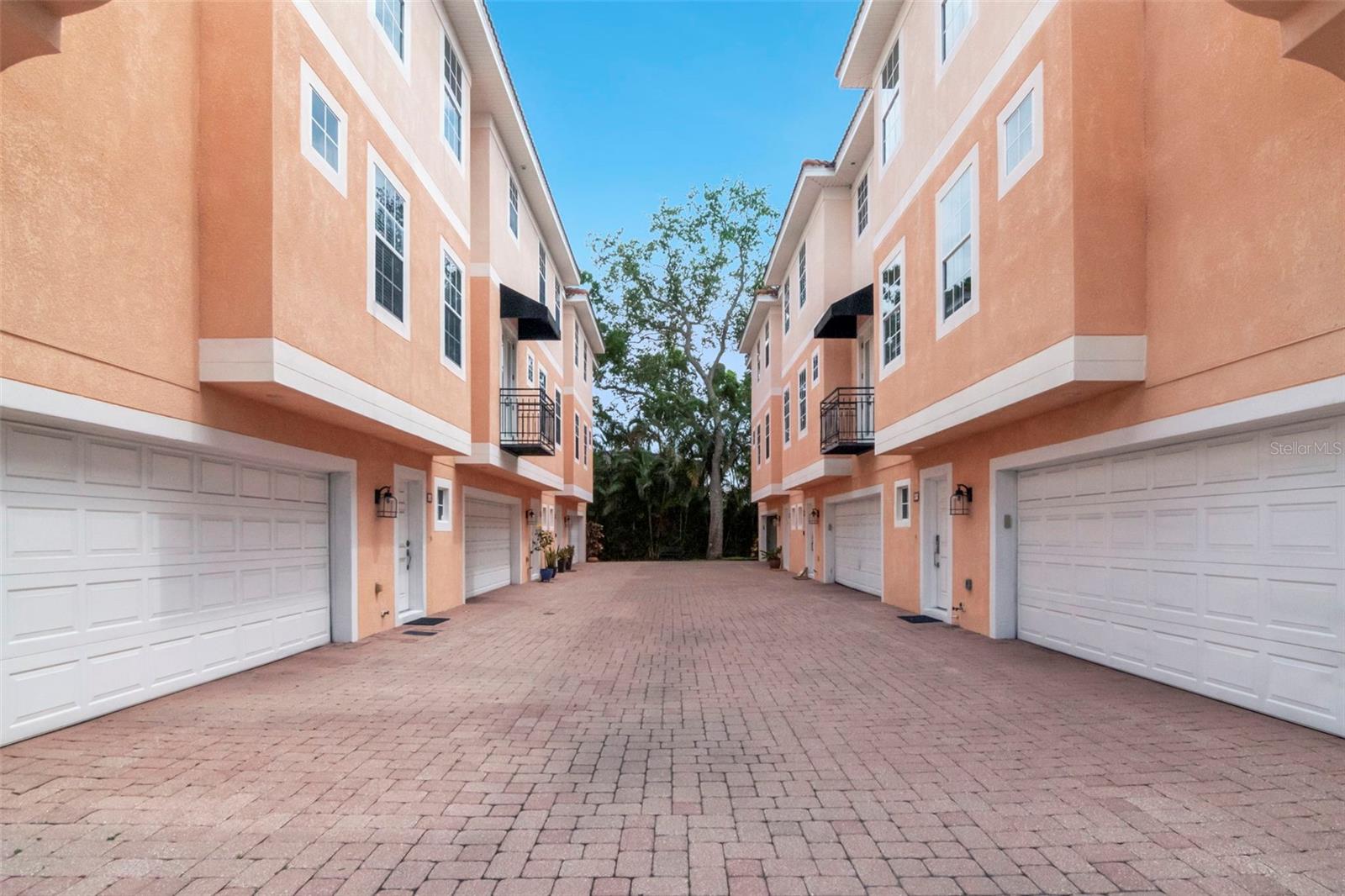 ALCAZAR CONDO - Residential