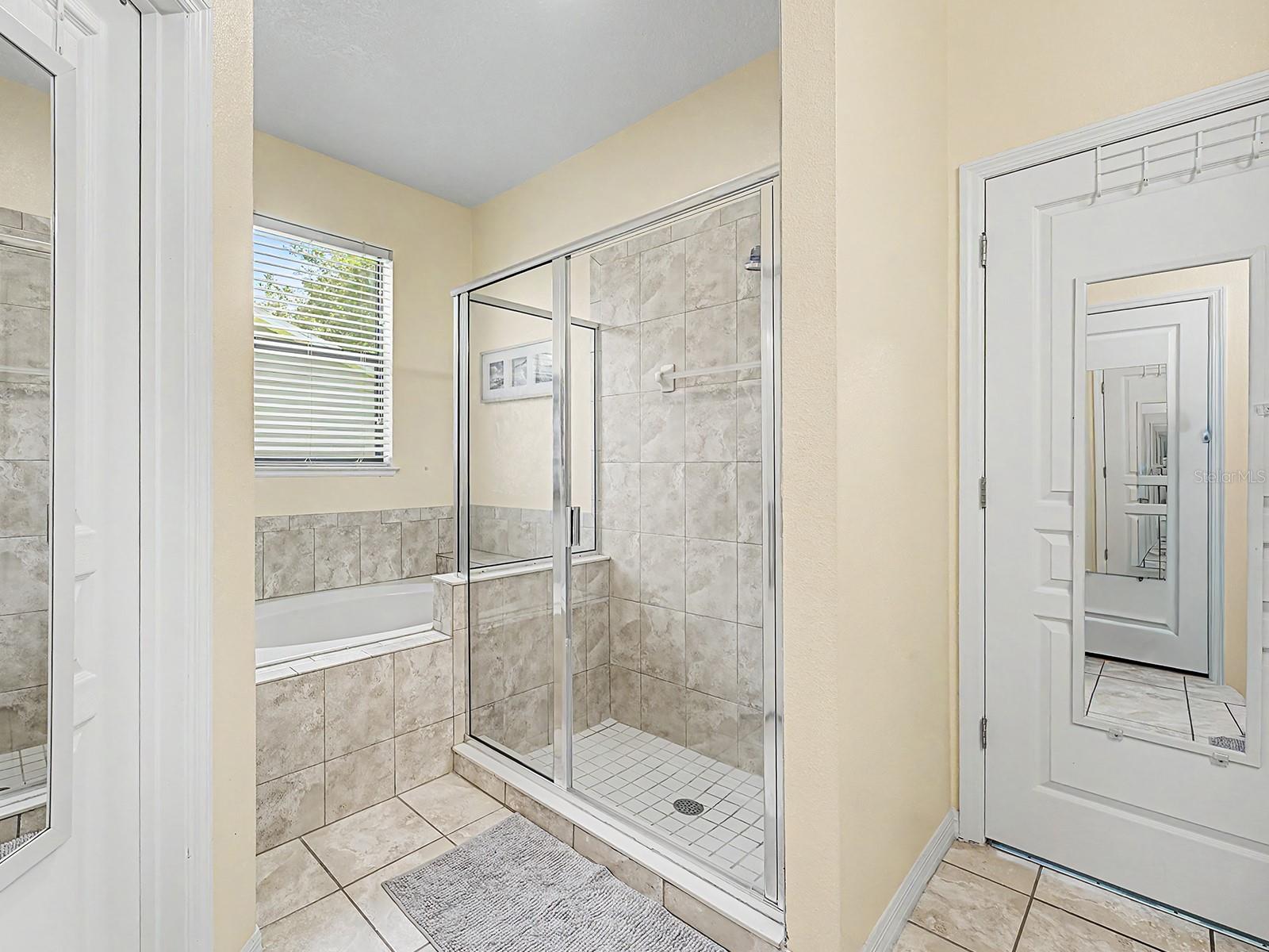 DORAL POINTE NORTH - Residential