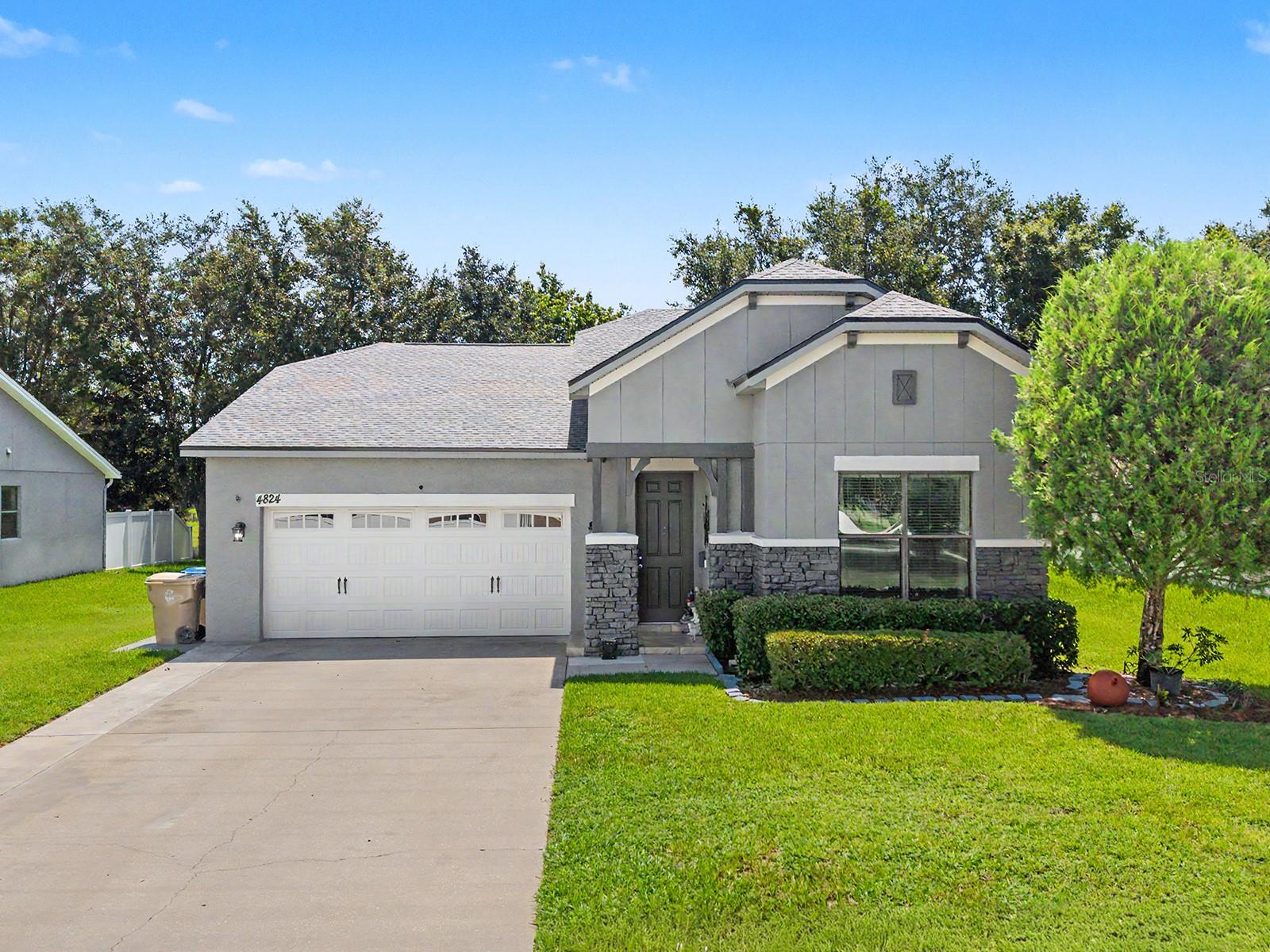 DORAL POINTE NORTH - Residential