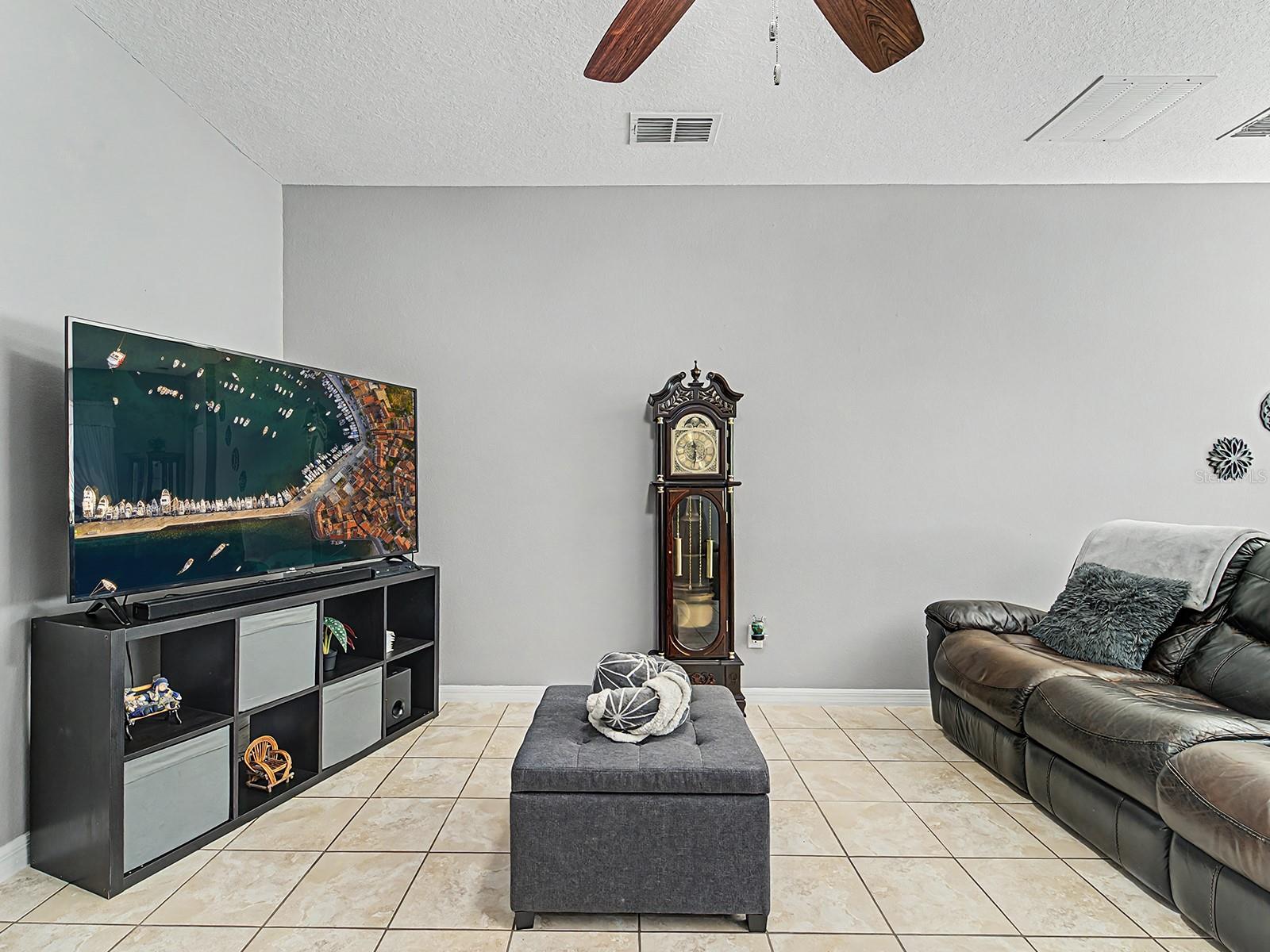 DORAL POINTE NORTH - Residential