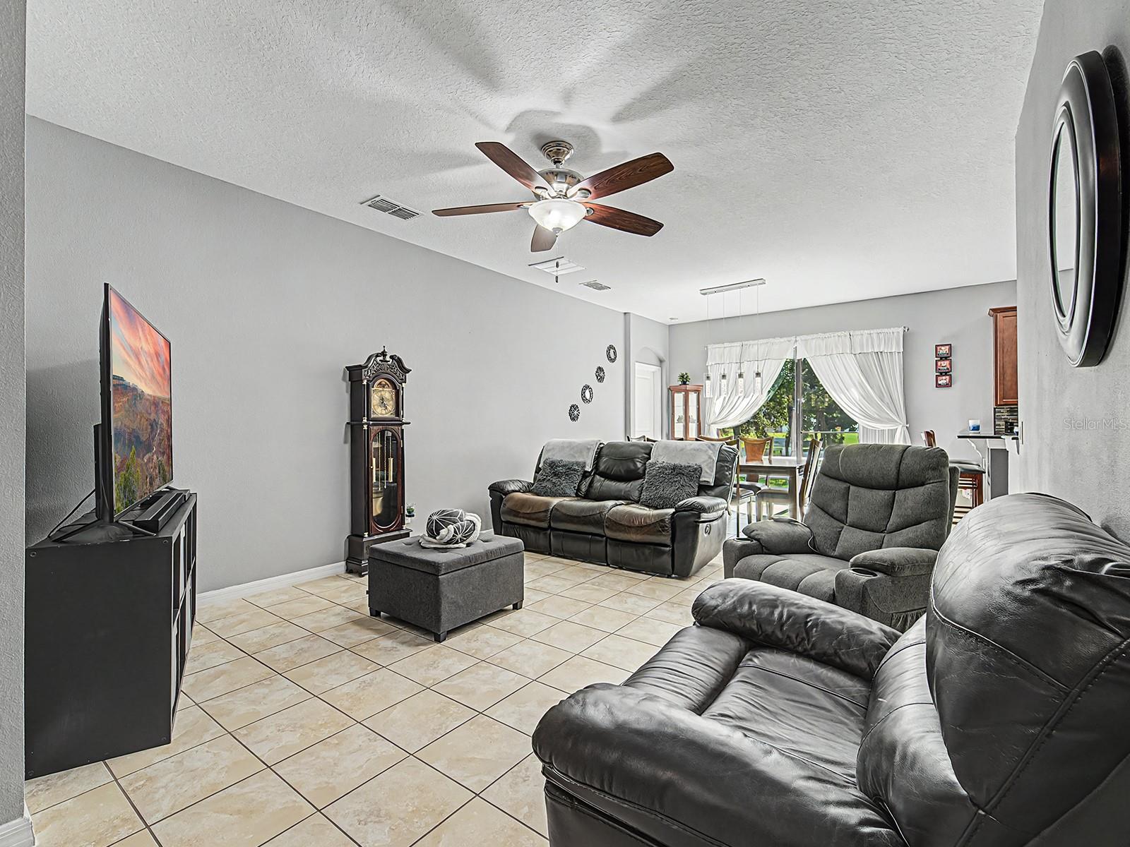 DORAL POINTE NORTH - Residential