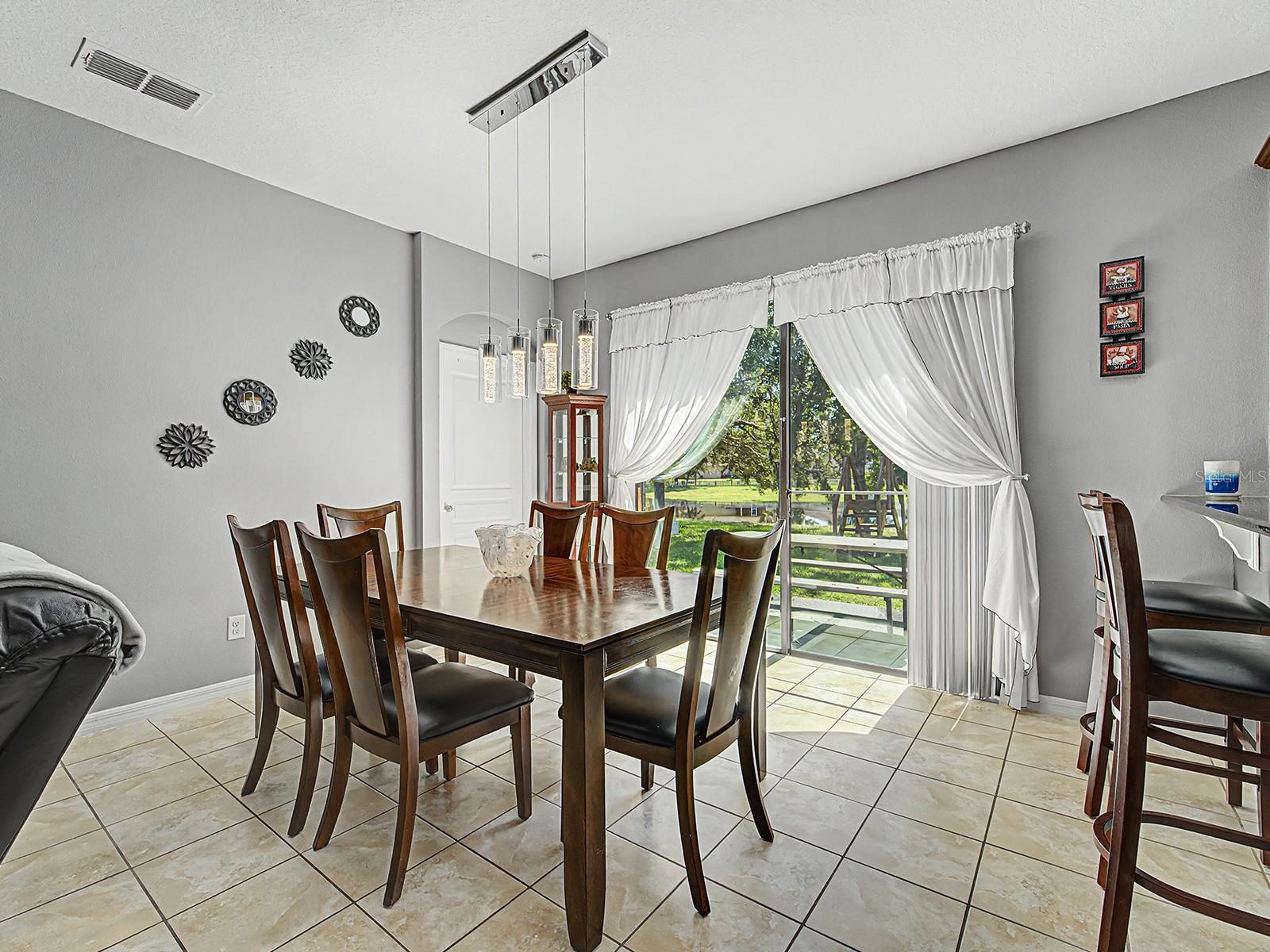 DORAL POINTE NORTH - Residential