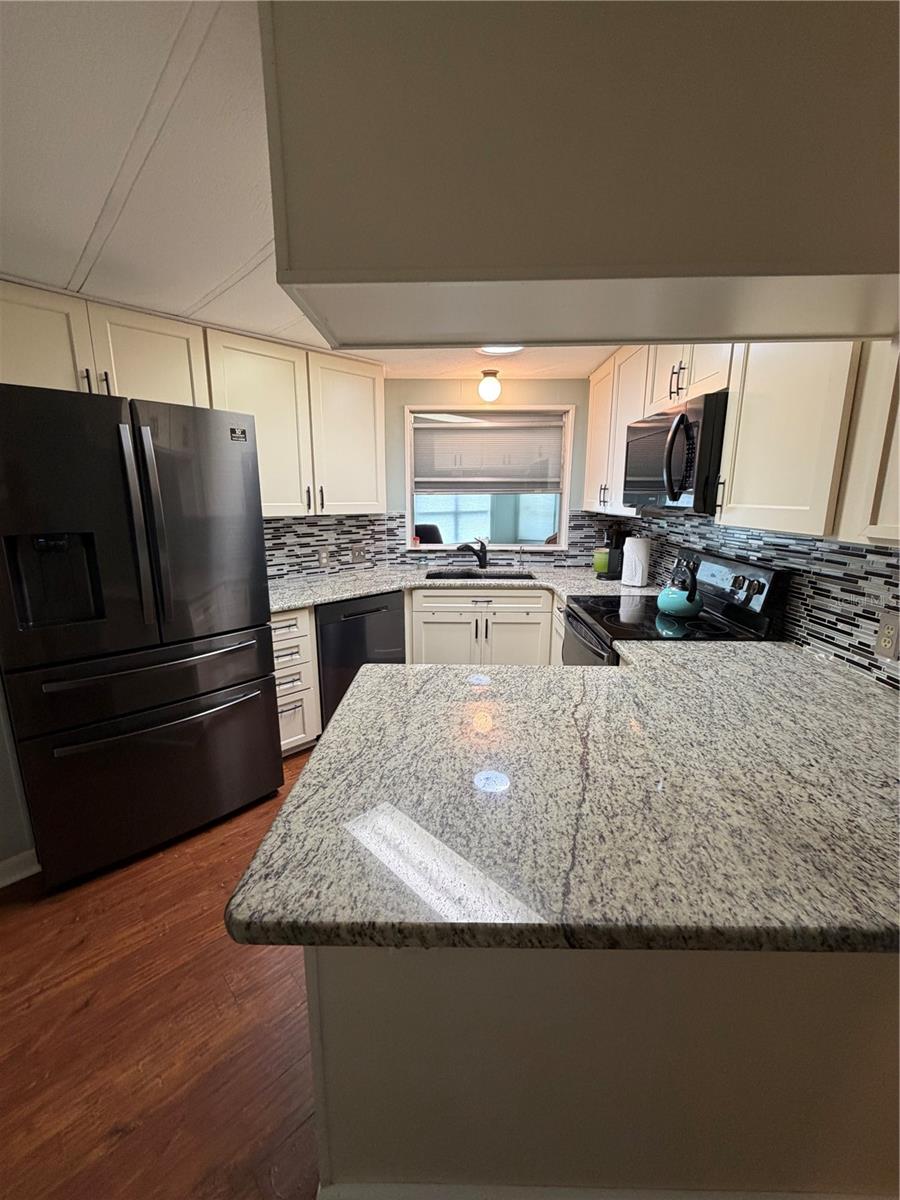 ZELLWOOD STATION - Residential