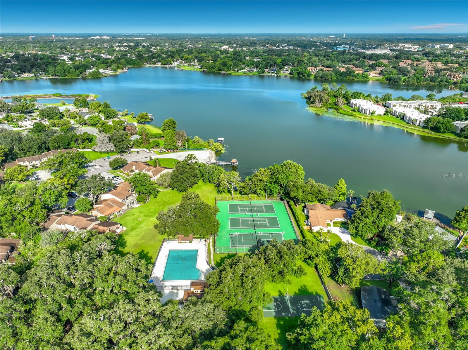 OAK HARBOUR SEC 3 A CONDO - Residential