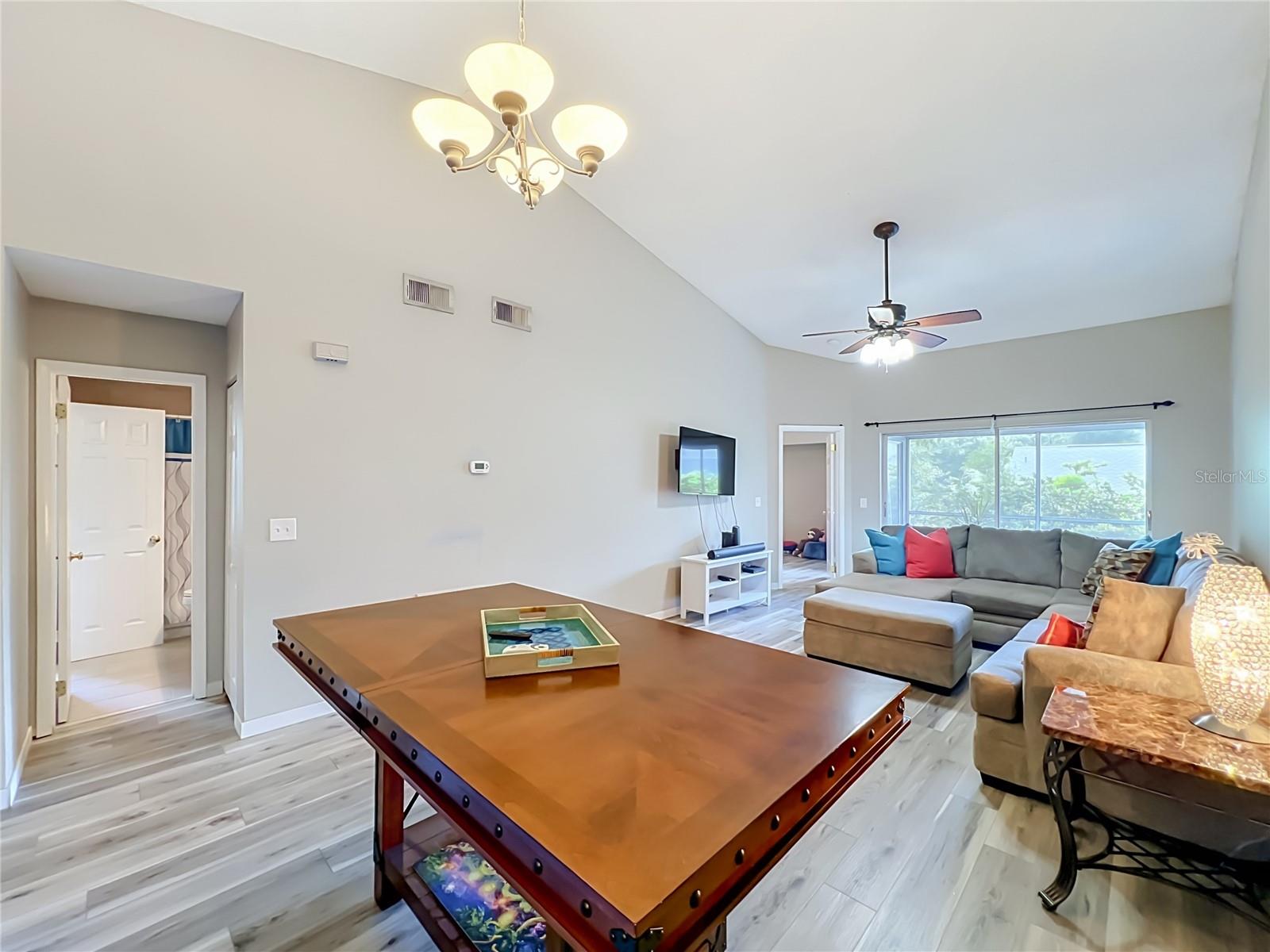 OAK HARBOUR SEC 3 A CONDO - Residential