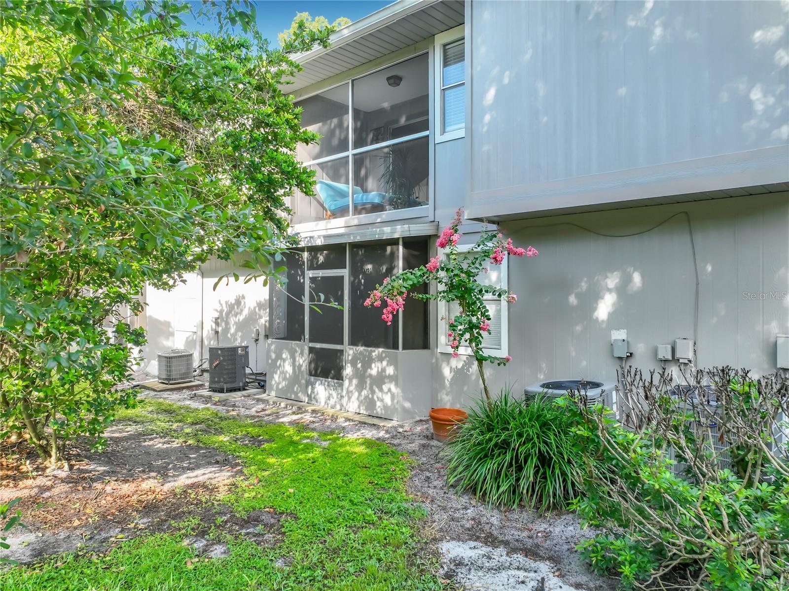 OAK HARBOUR SEC 3 A CONDO - Residential
