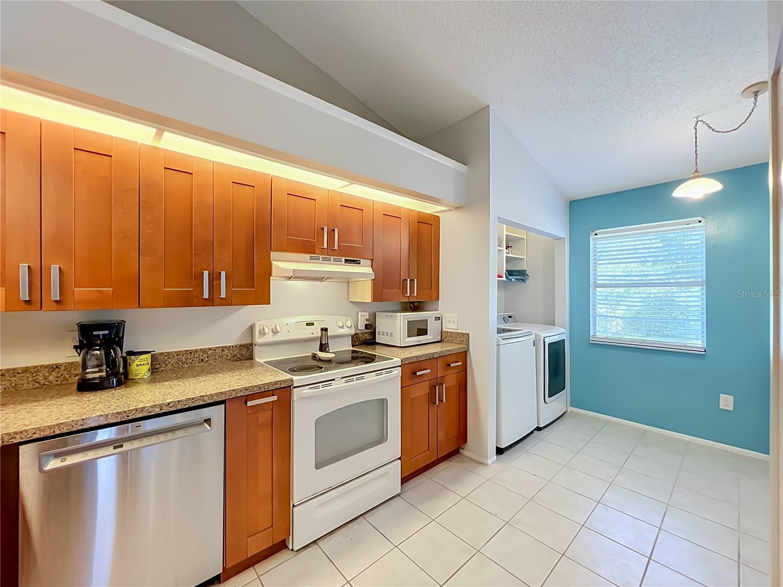 OAK HARBOUR SEC 3 A CONDO - Residential