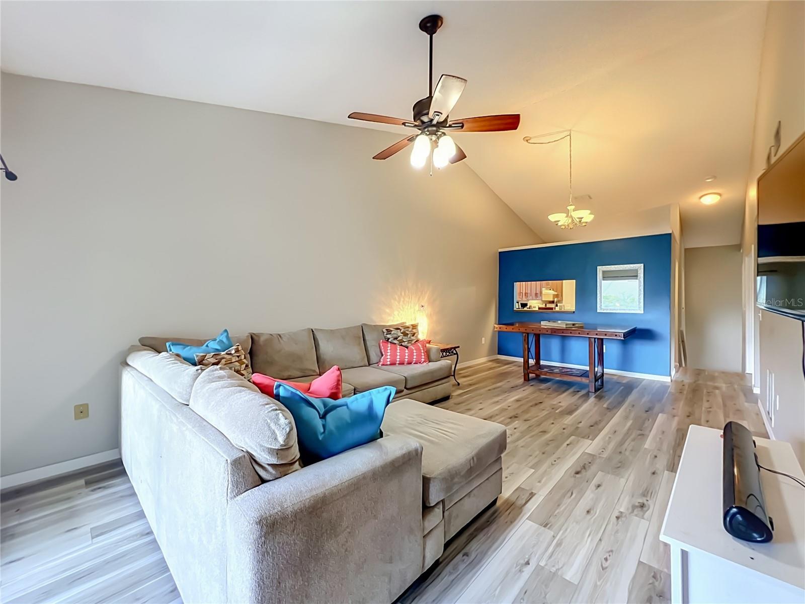 OAK HARBOUR SEC 3 A CONDO - Residential
