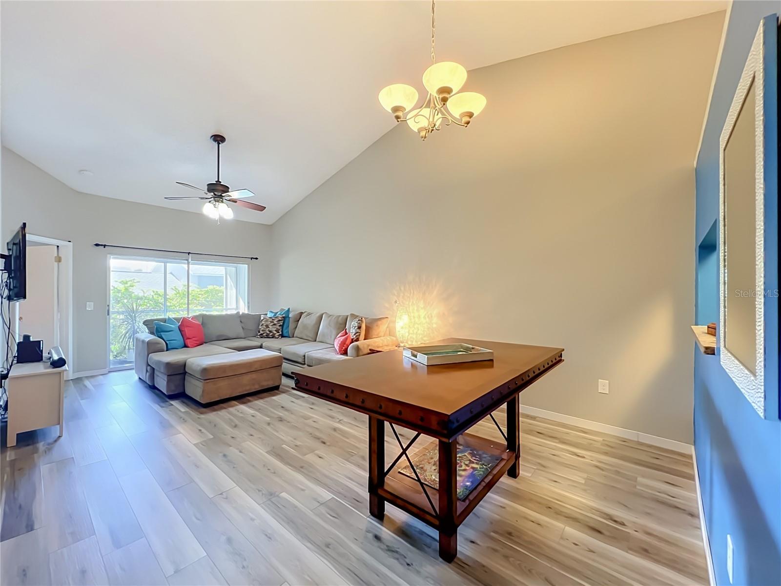 OAK HARBOUR SEC 3 A CONDO - Residential