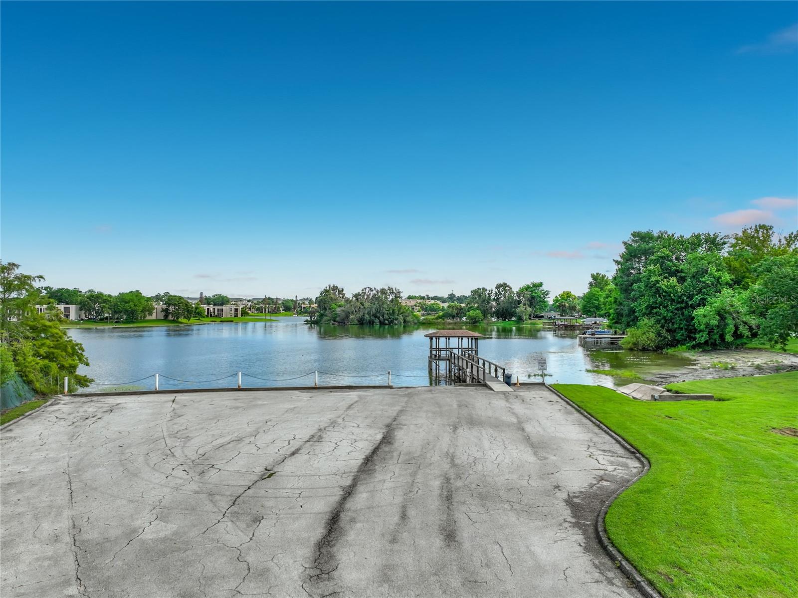 OAK HARBOUR SEC 3 A CONDO - Residential