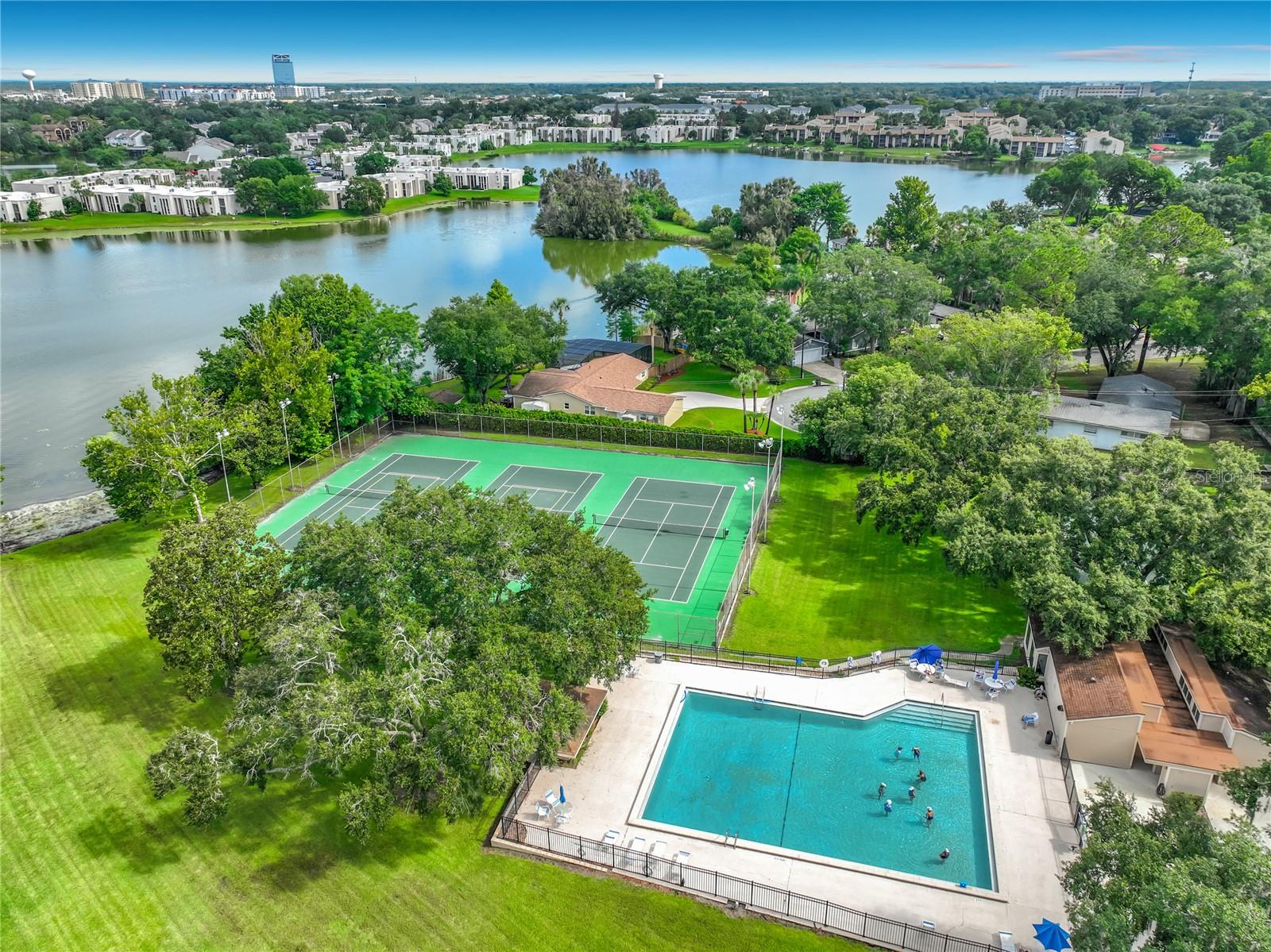 OAK HARBOUR SEC 3 A CONDO - Residential