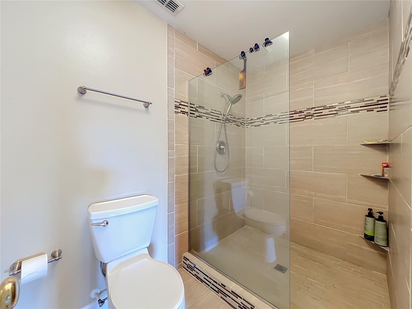 OAK HARBOUR SEC 3 A CONDO - Residential