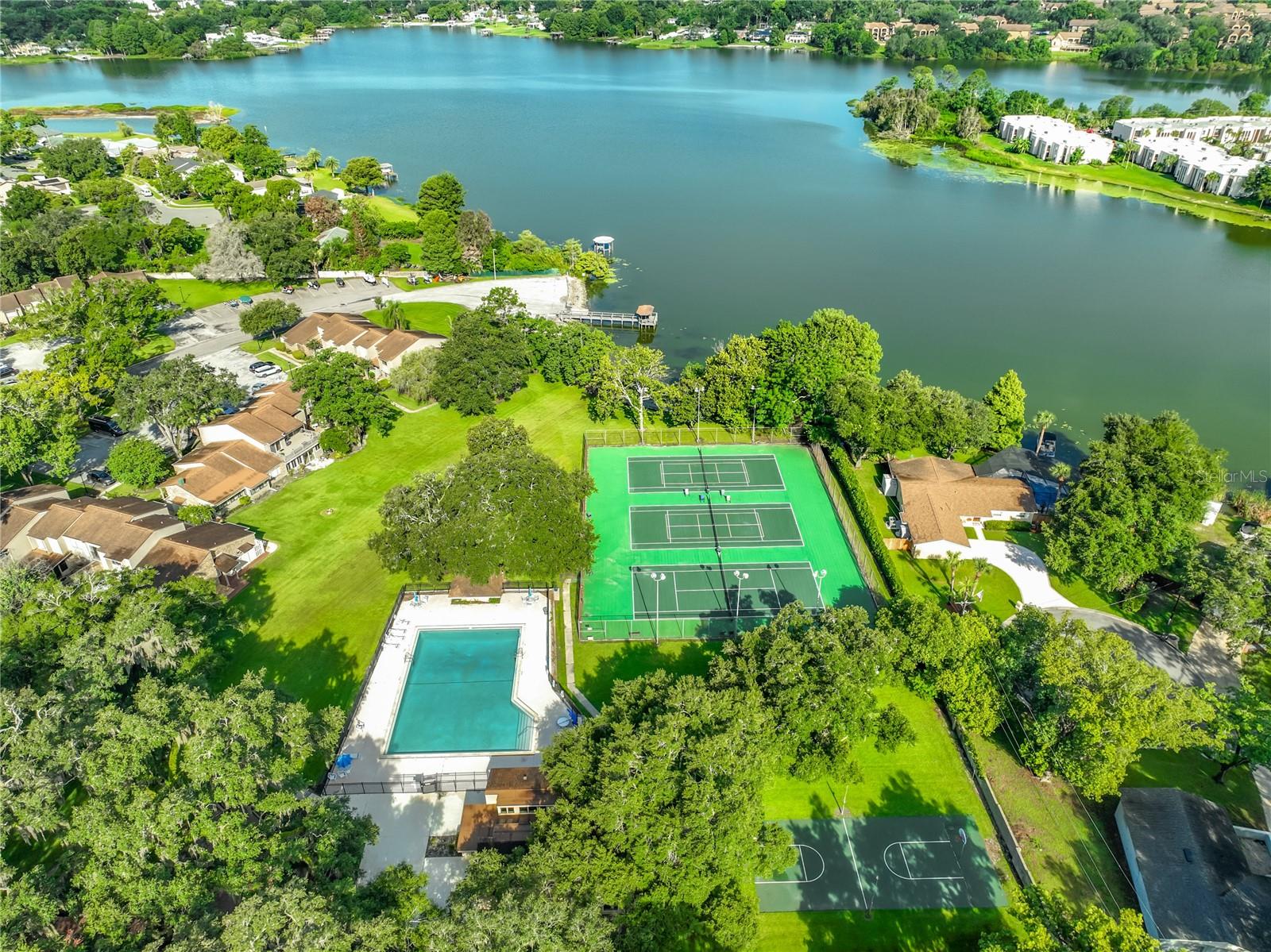OAK HARBOUR SEC 3 A CONDO - Residential