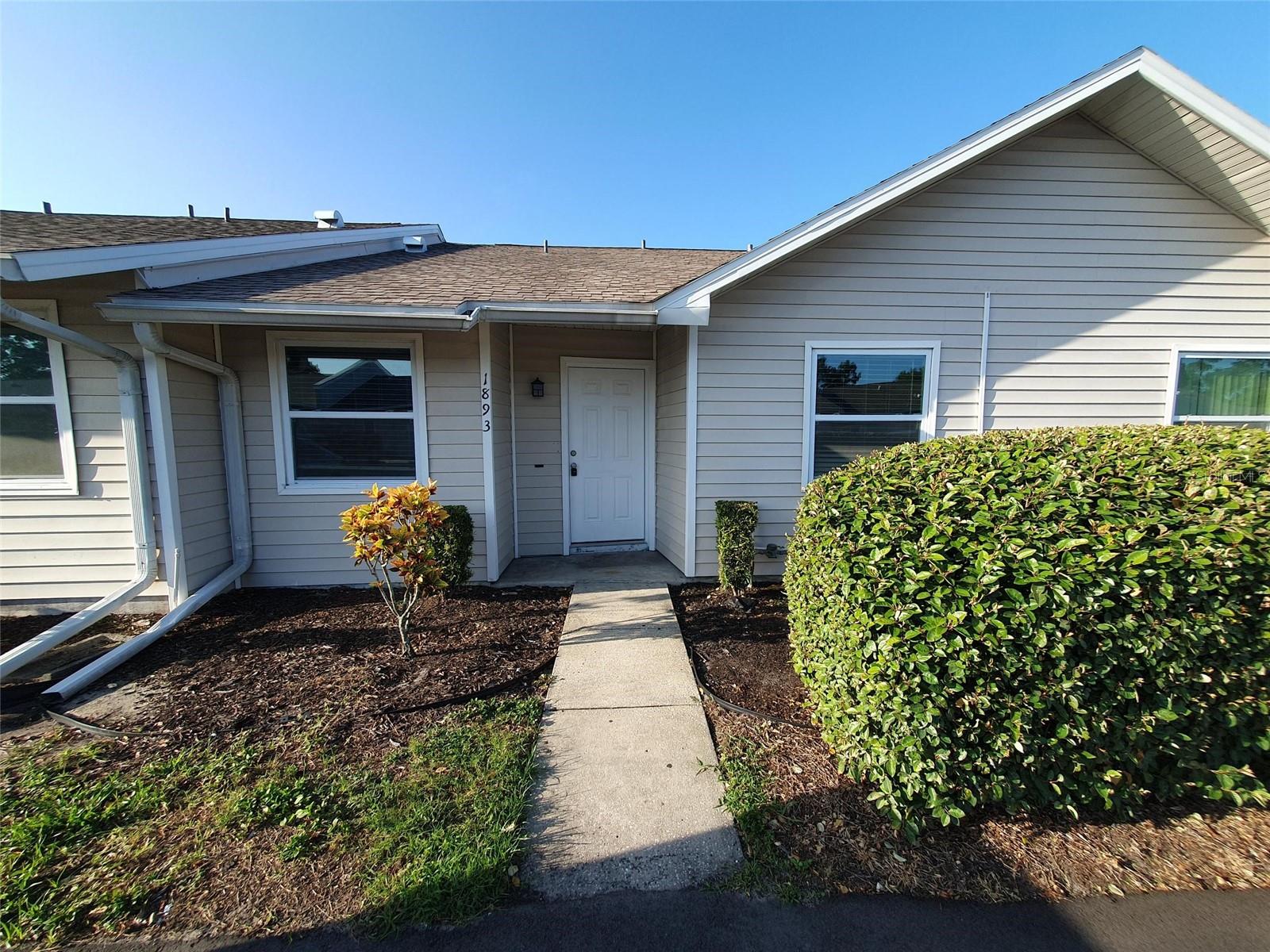 Wow! What a deal! 2/2 villa in a great school district. Recently painted, comes with two assigned spaces and is not in an HOA. Unit never flooded. Convenient distance to Dunedin and Tarpon Springs (6 mi each) without all the noise of US 19. Requirements: no evictions in 7 years, bankruptcies in 5, 3x income and 600+ credit (negotiable). Available now.

UP TO 2 PETS 35LBS EACH ALLOWED WITH PET RENT AND ONE-TIME FEE