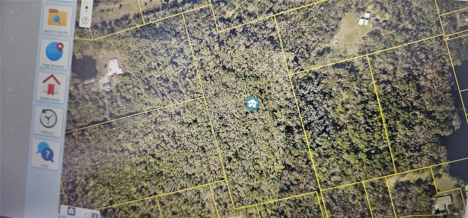 Vacant buidable lot with deeded easment to Indian River (442) west of Airport Rd and East of I95.