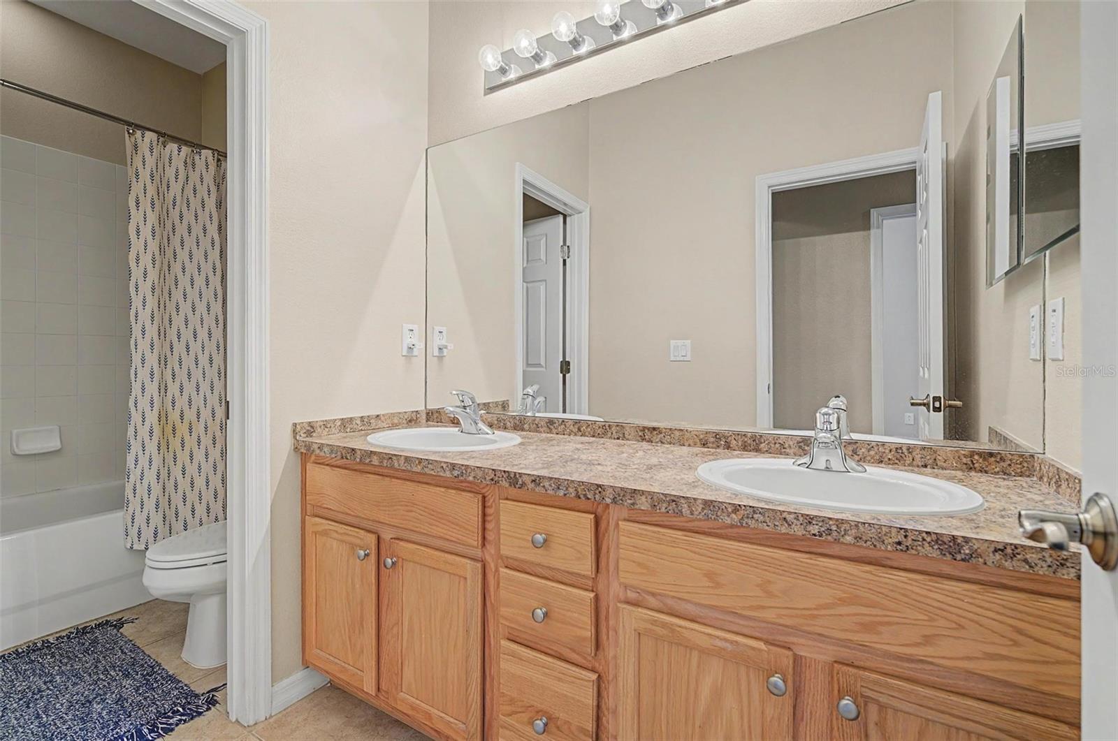 HUNTINGTON RIDGE TWNHMS - Residential