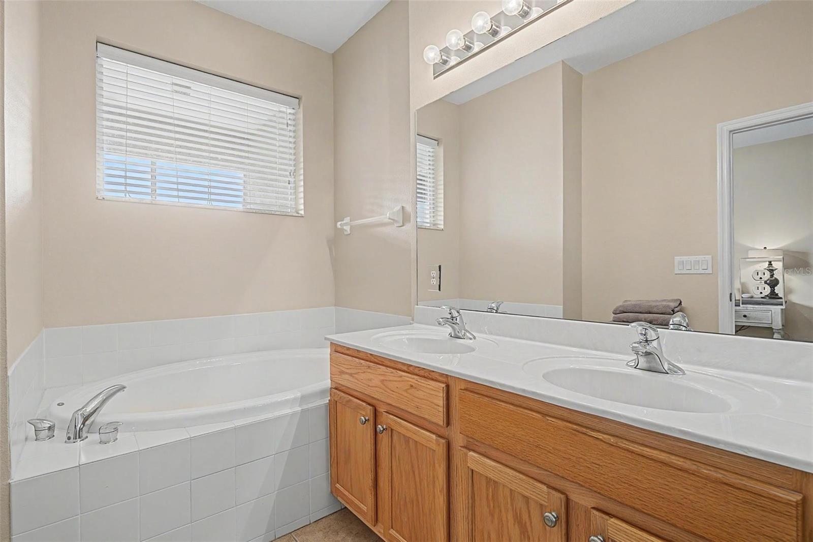 HUNTINGTON RIDGE TWNHMS - Residential