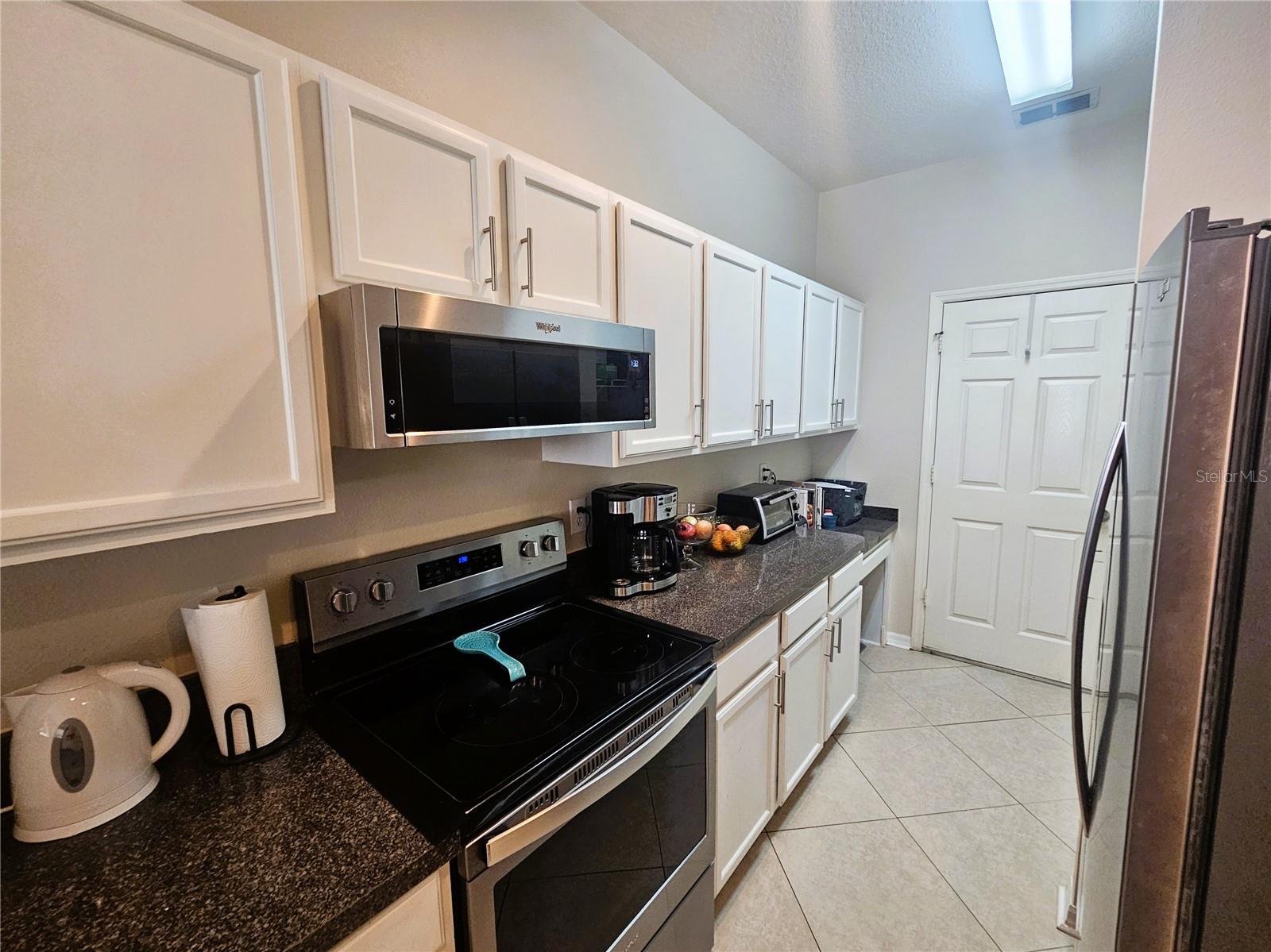 STONE RIDGE AT HIGHWOODS PRESE - Residential Lease