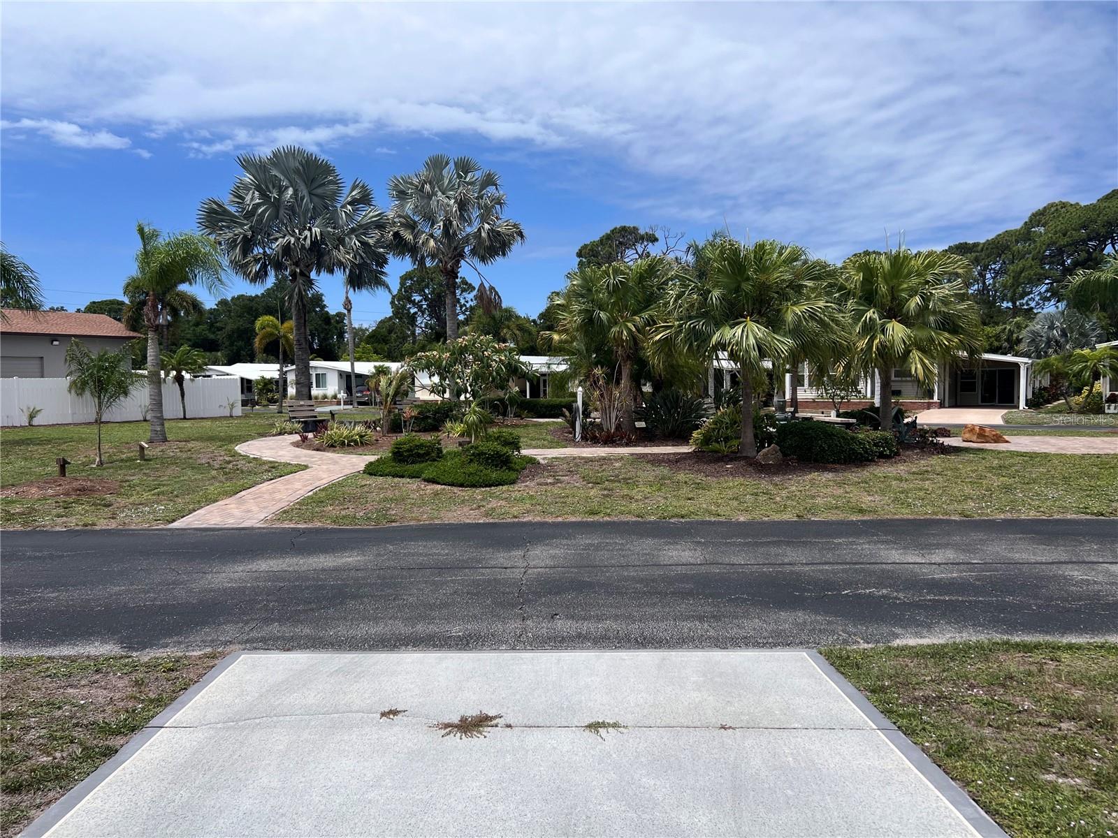 POLYNESIAN VILLAGE - Residential
