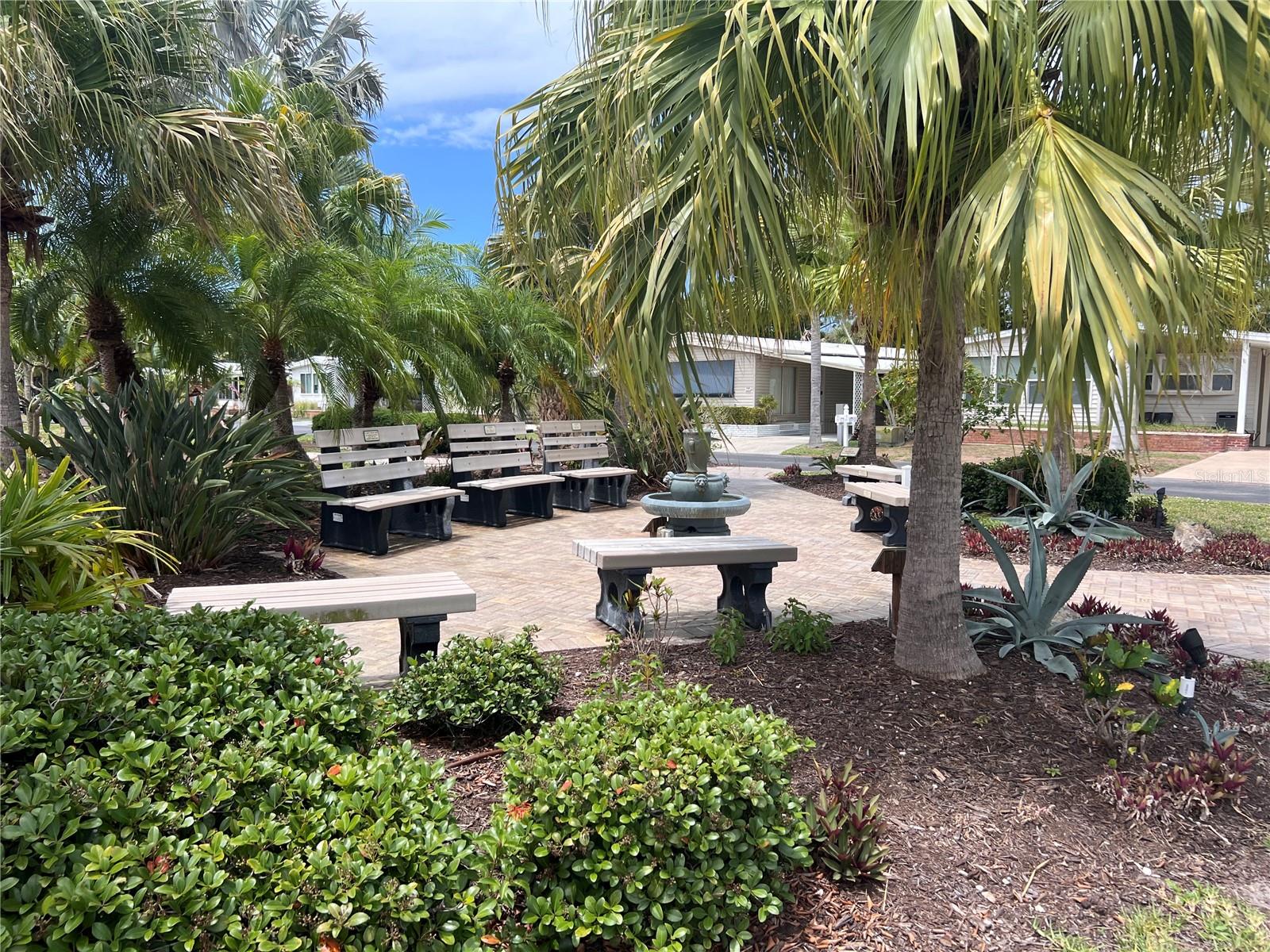 POLYNESIAN VILLAGE - Residential